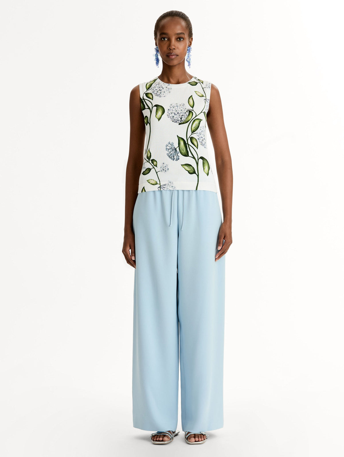 ‌Botanical Print Sleeveless Blouse‌