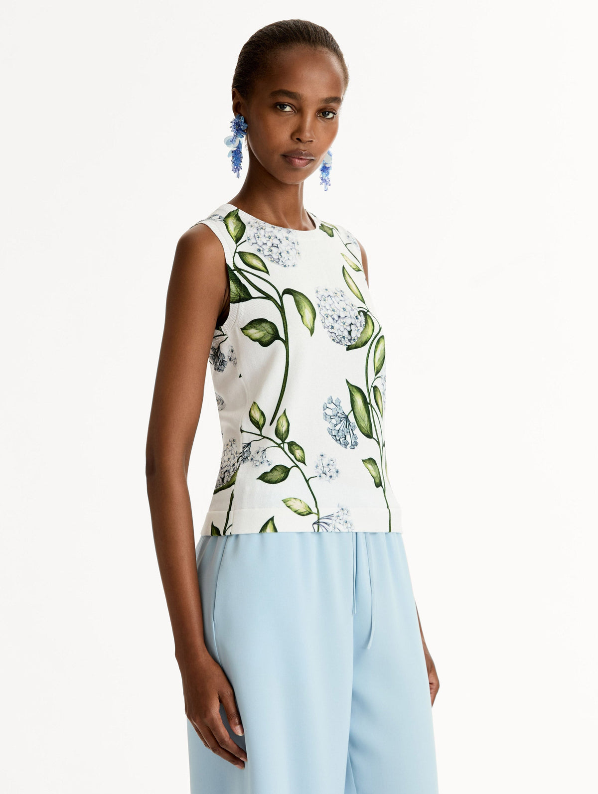 ‌Botanical Print Sleeveless Blouse‌