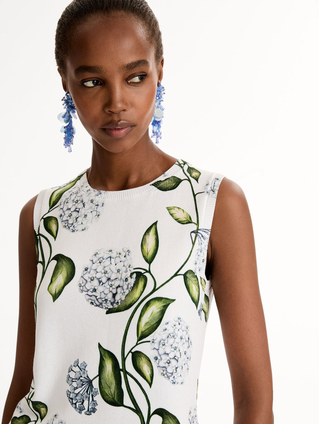 ‌Botanical Print Sleeveless Blouse‌