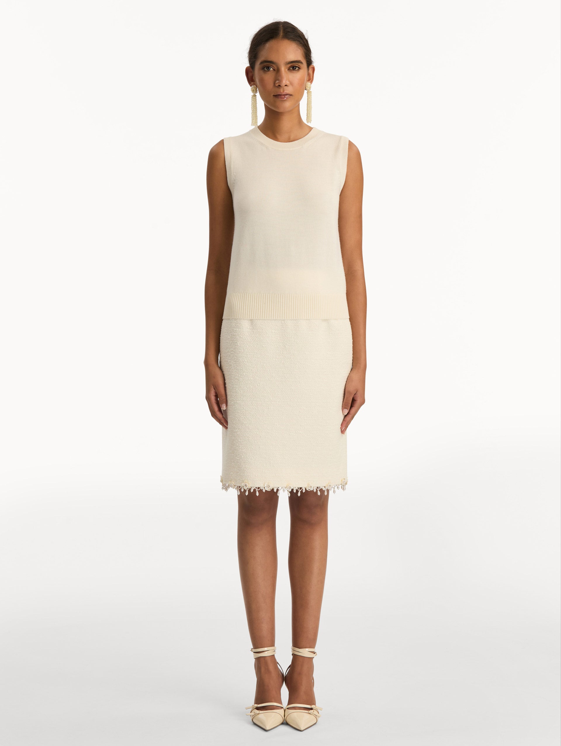 Ivory Round Neck Sleeveless Sweater‌