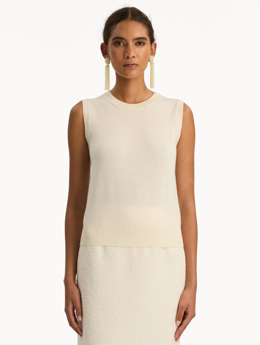 Ivory Round Neck Sleeveless Sweater‌
