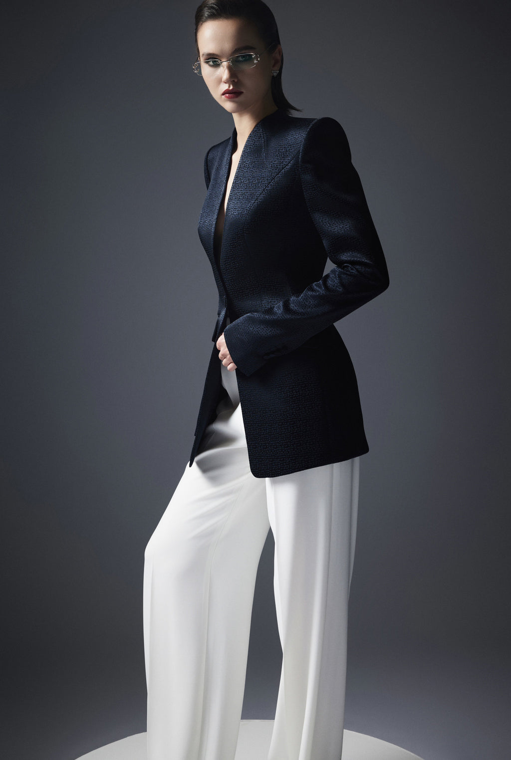 Single breasted collar fitted jacket
