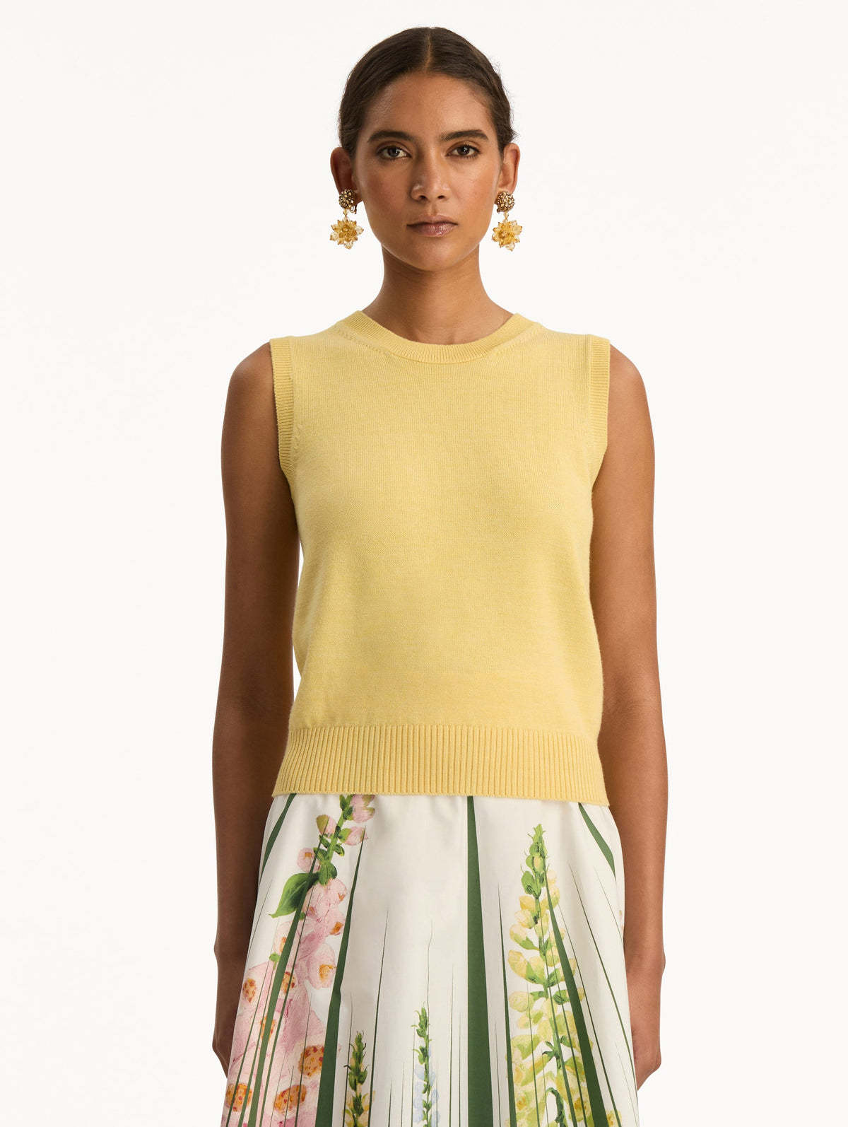 Minimalist Ribbed Sleeveless Jumper