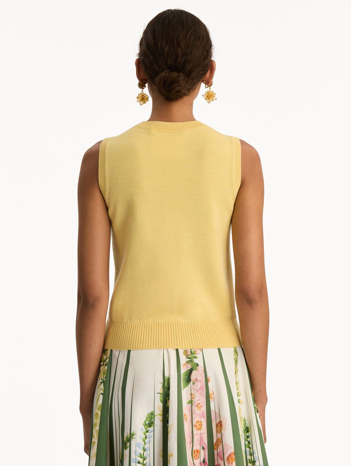 Minimalist Ribbed Sleeveless Jumper