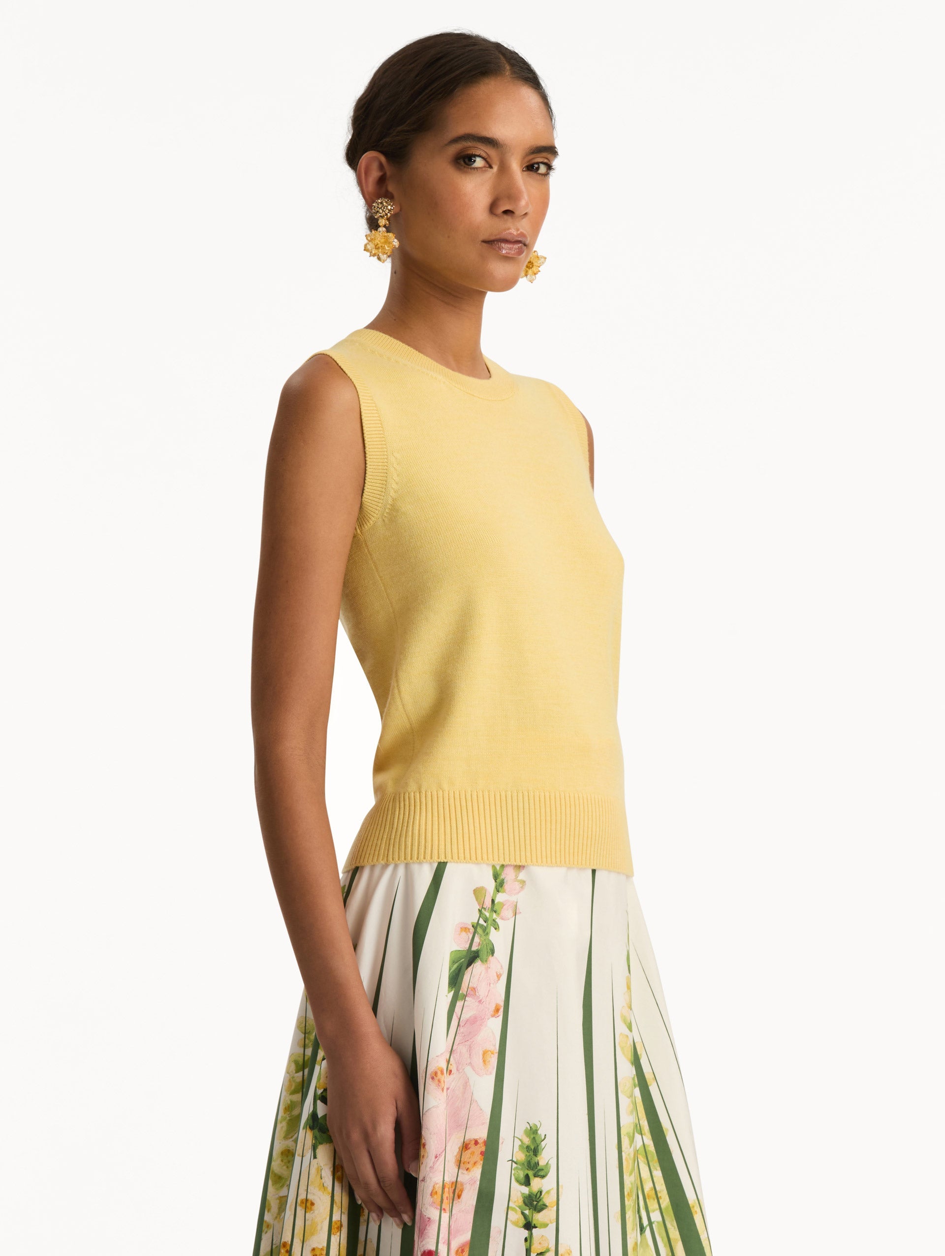 Minimalist Ribbed Sleeveless Jumper