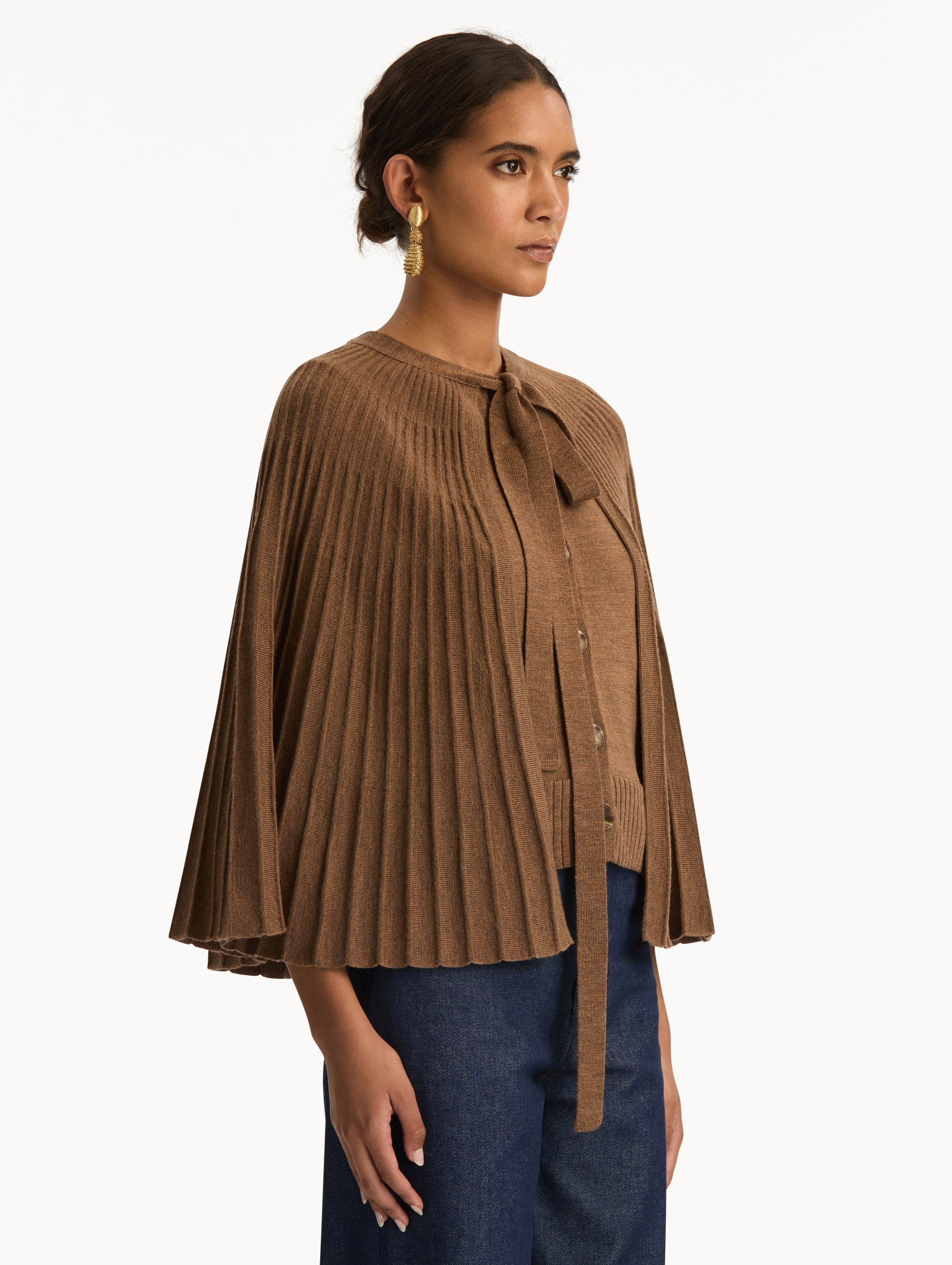‌Buttoned Pleated Cardigan