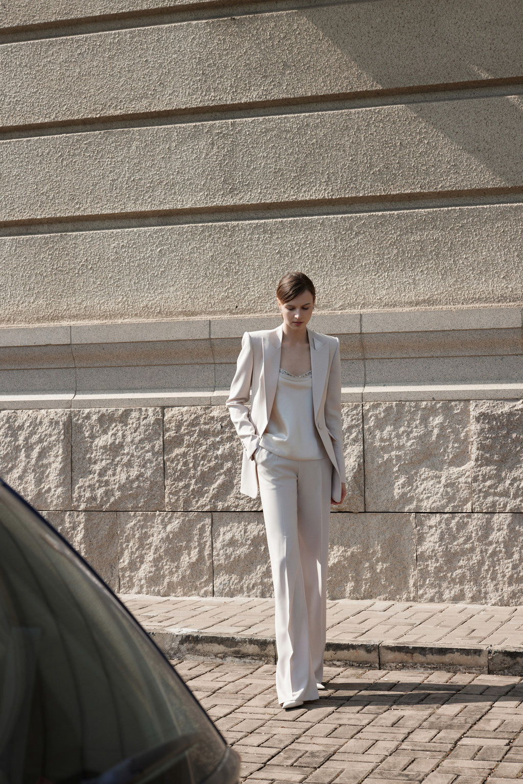 Pleated wide-leg pants
