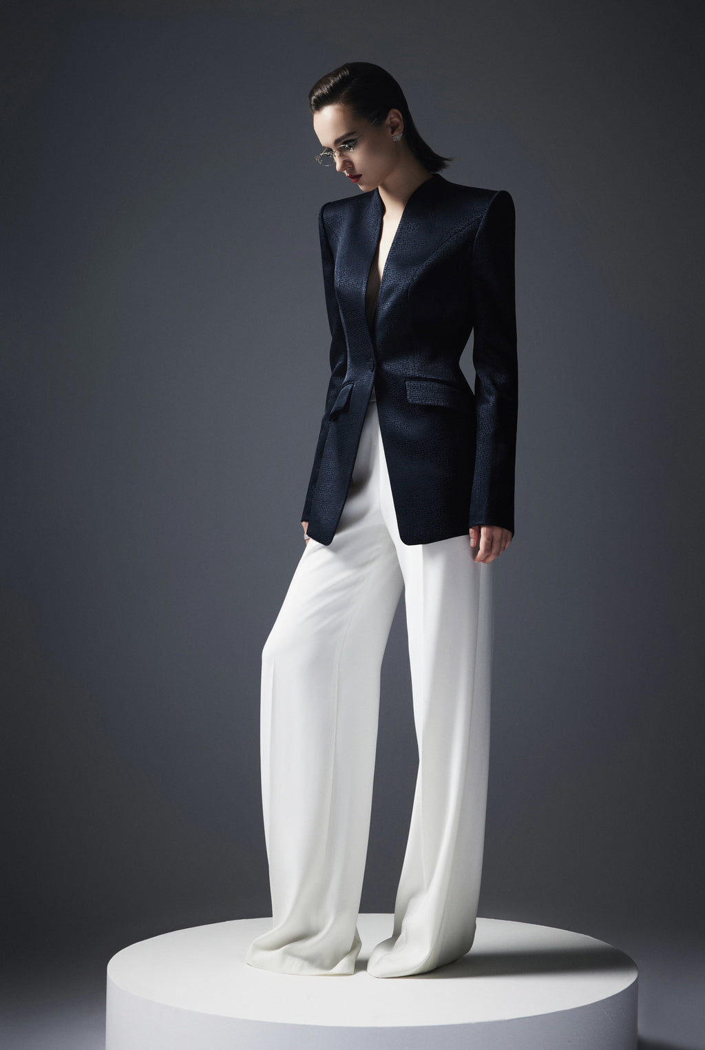 Single breasted collar fitted jacket