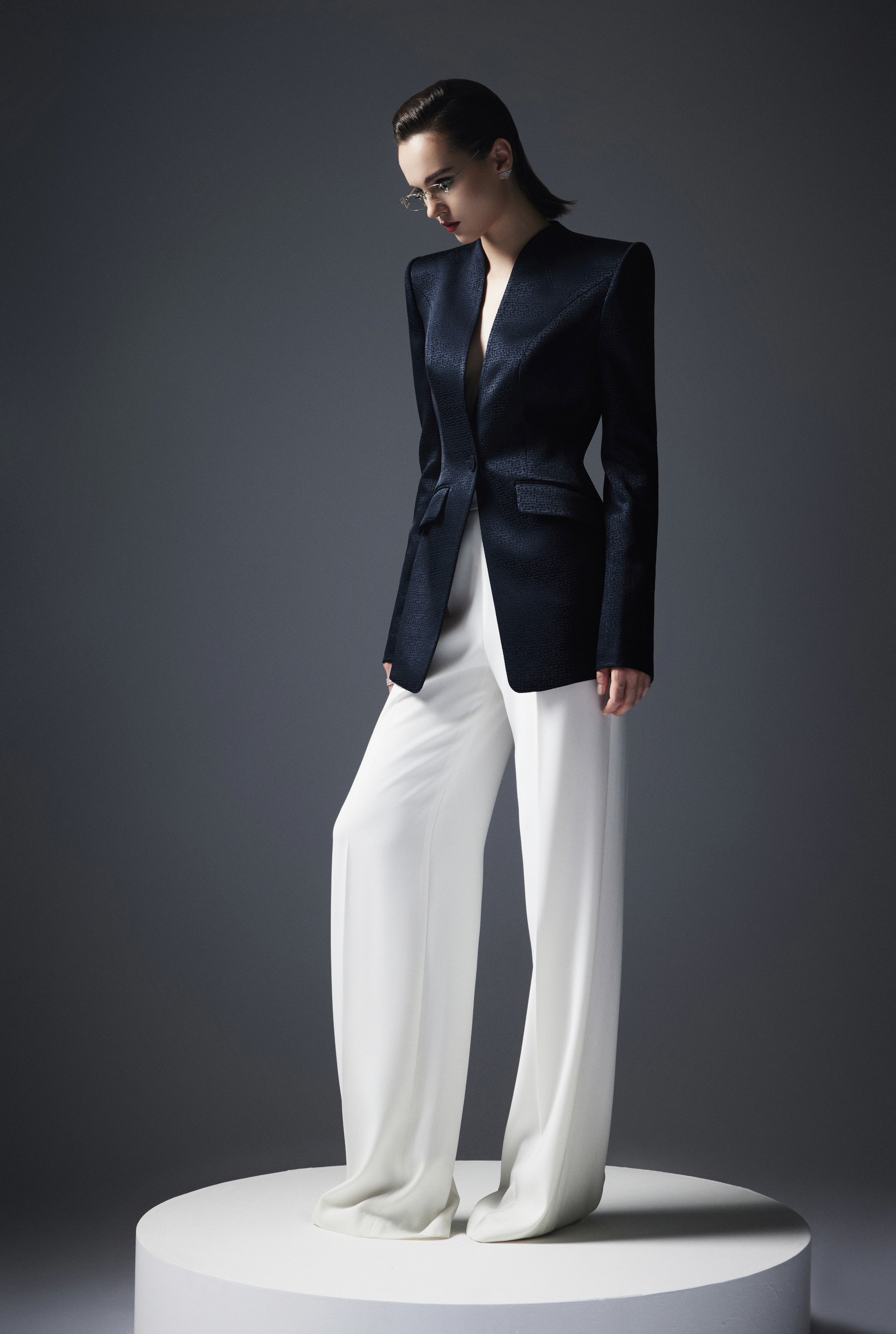 Single breasted collar fitted jacket