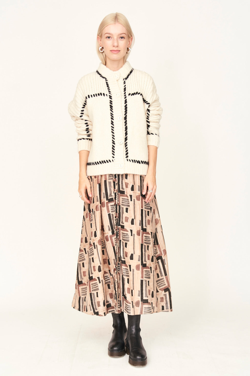 Cardigan in Ivory/Black