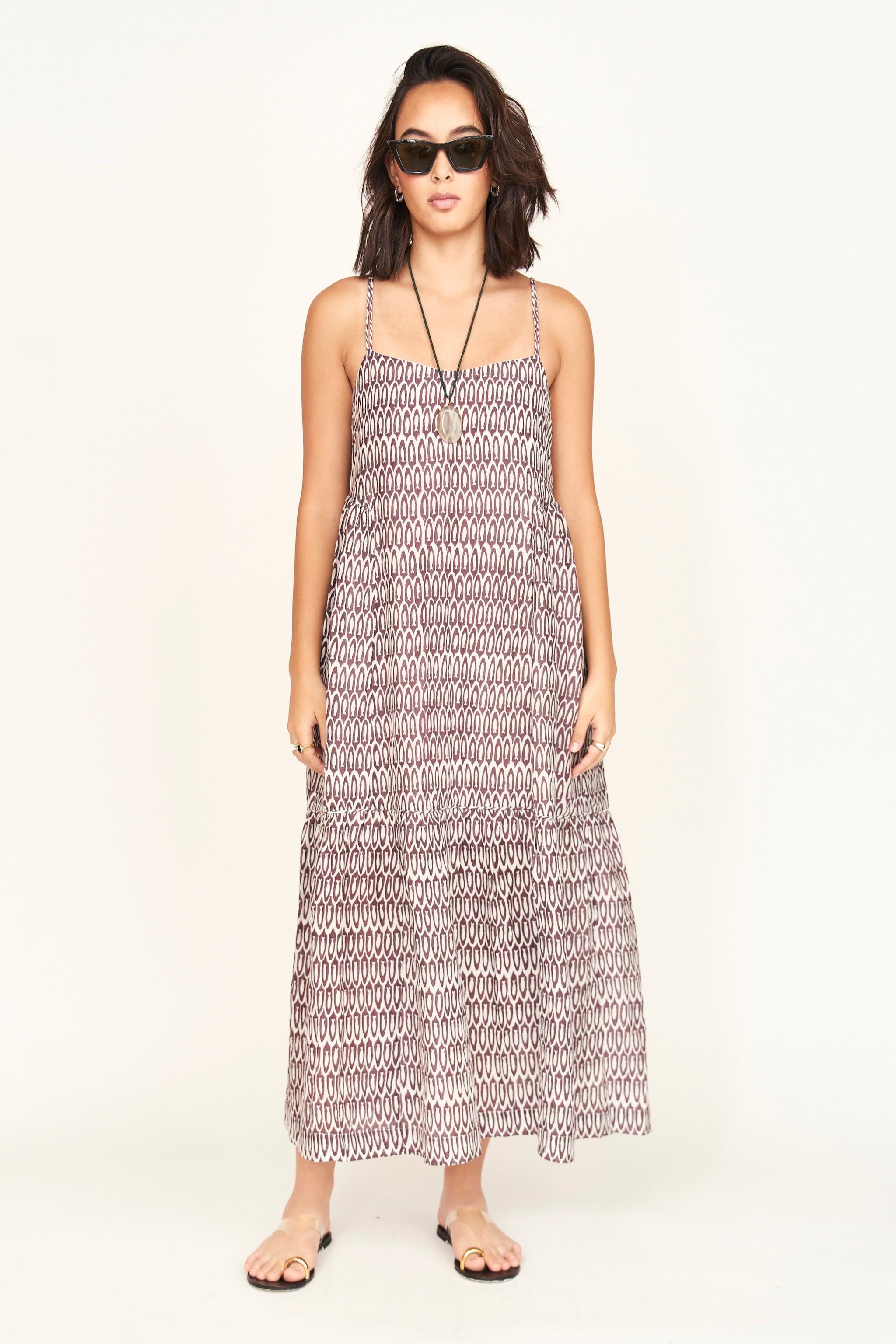 Dress in soft V neckline