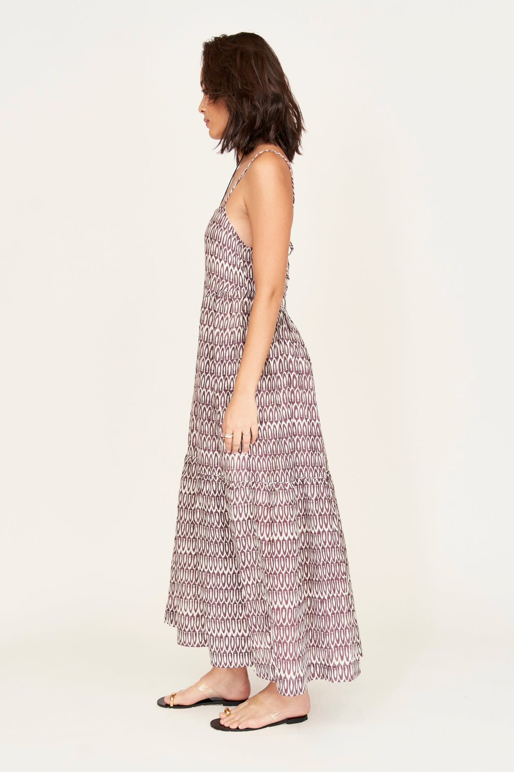 Dress in soft V neckline