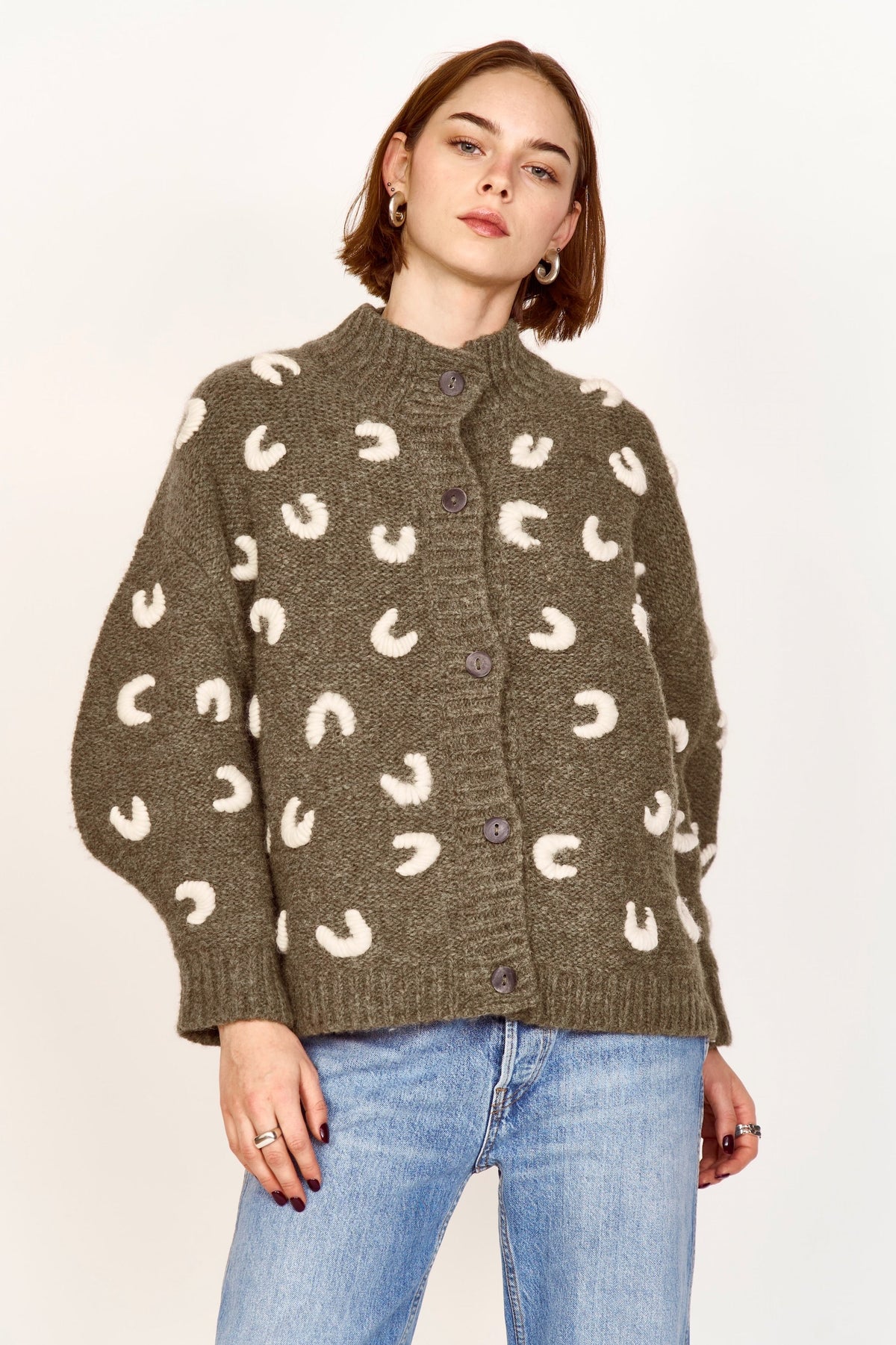 Croissant Cardigan in Olive/Ivory