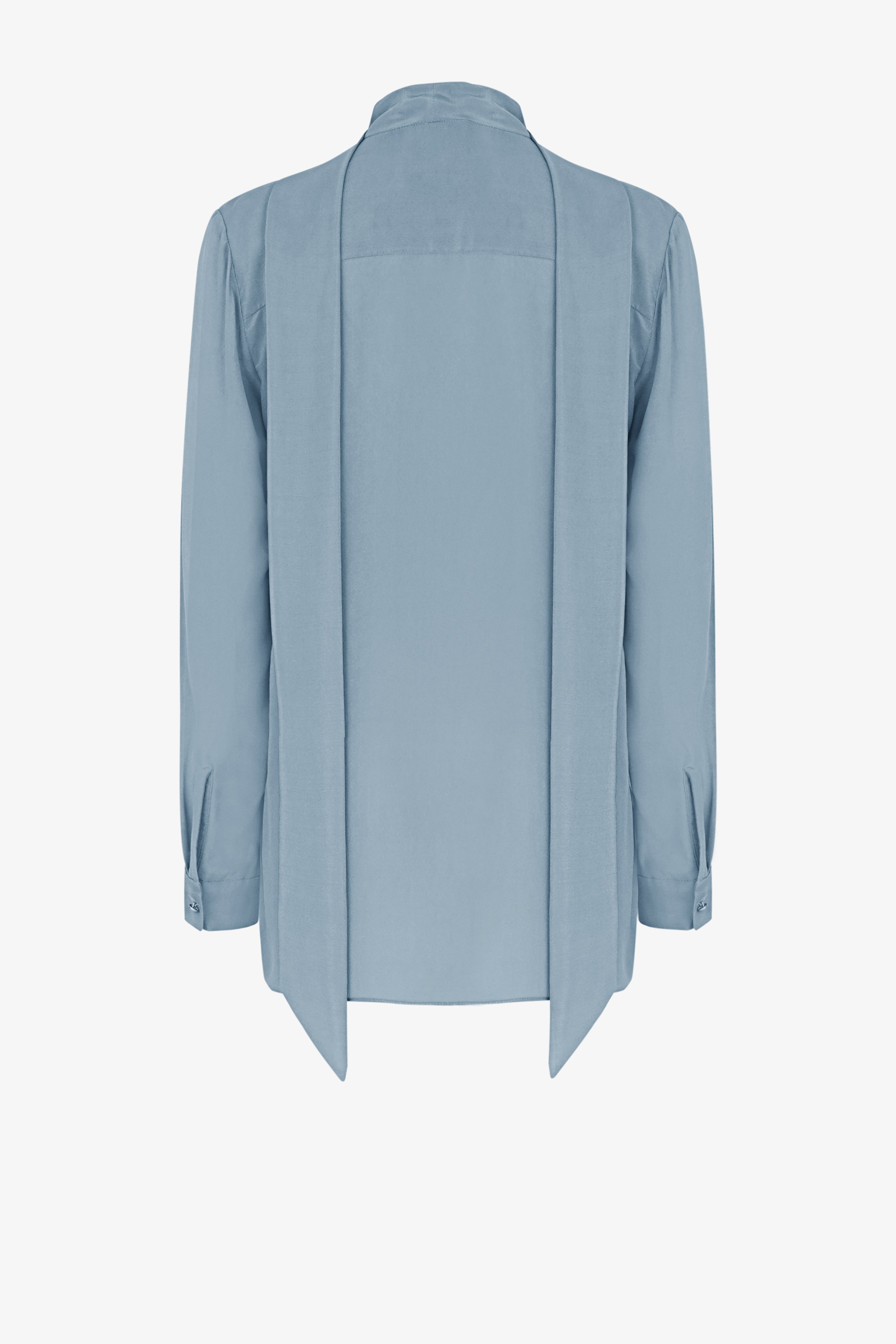 Square scarf pleated shirt