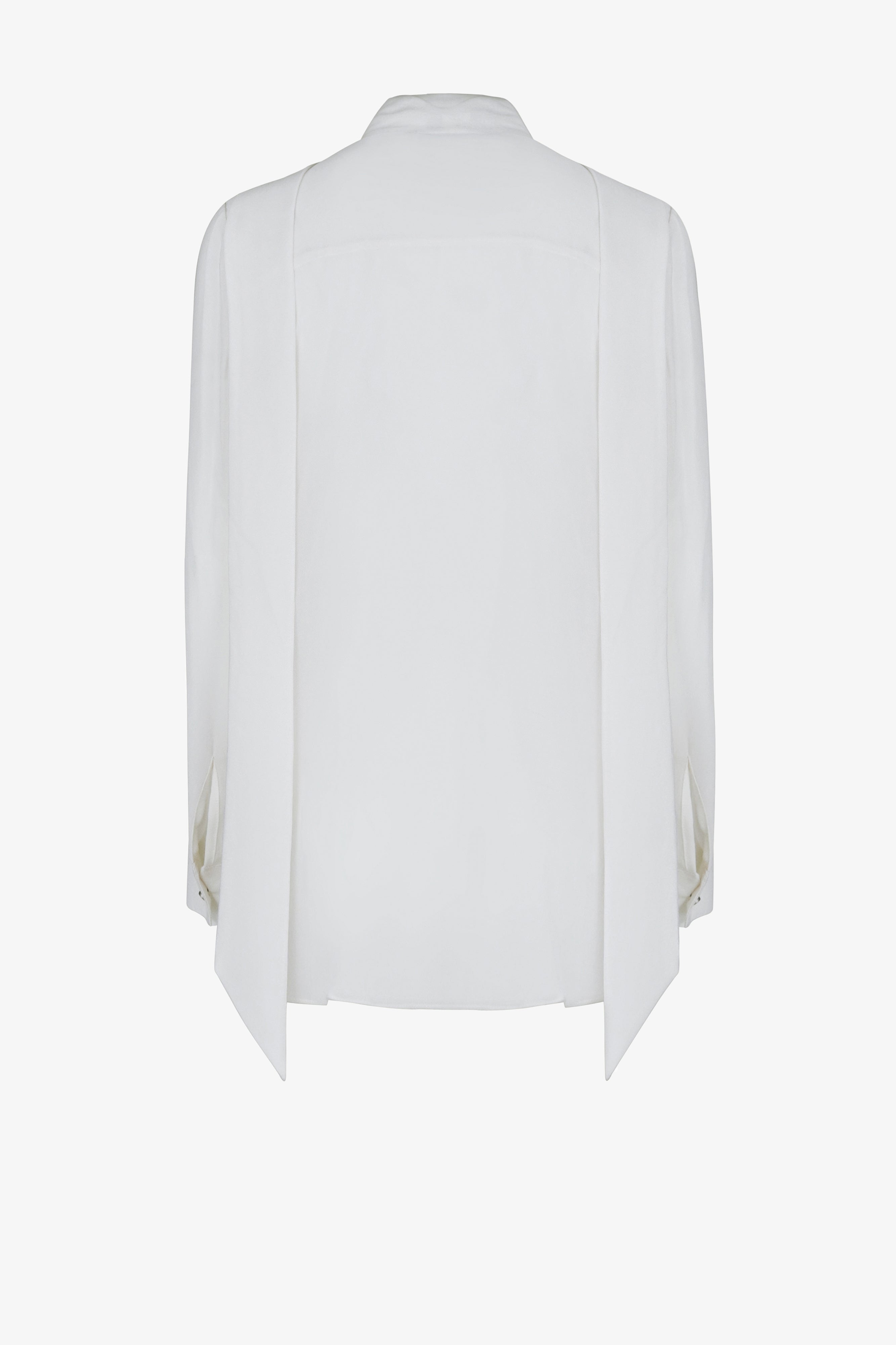 Square scarf pleated shirt