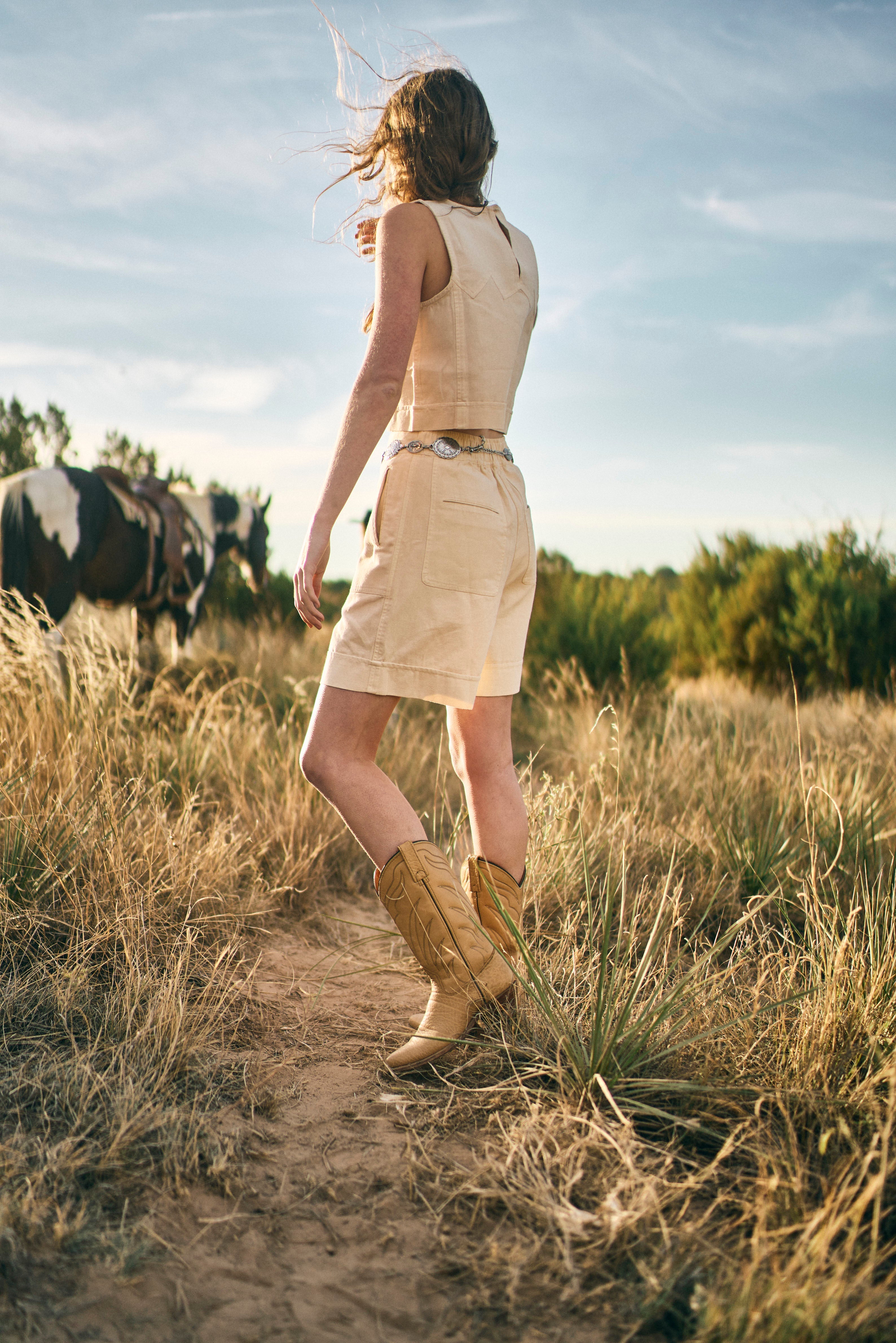 Shorts in Cream Canvas