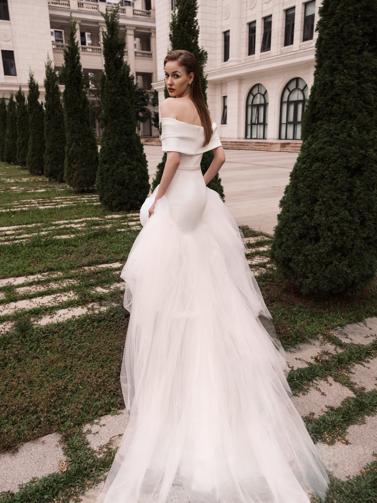 Elegant Trumpet Bridal Gown