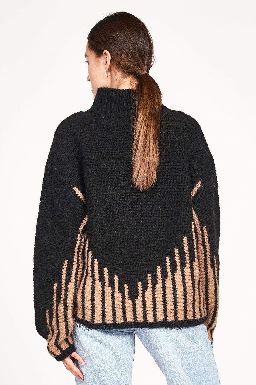 Sweater in Black Ridge