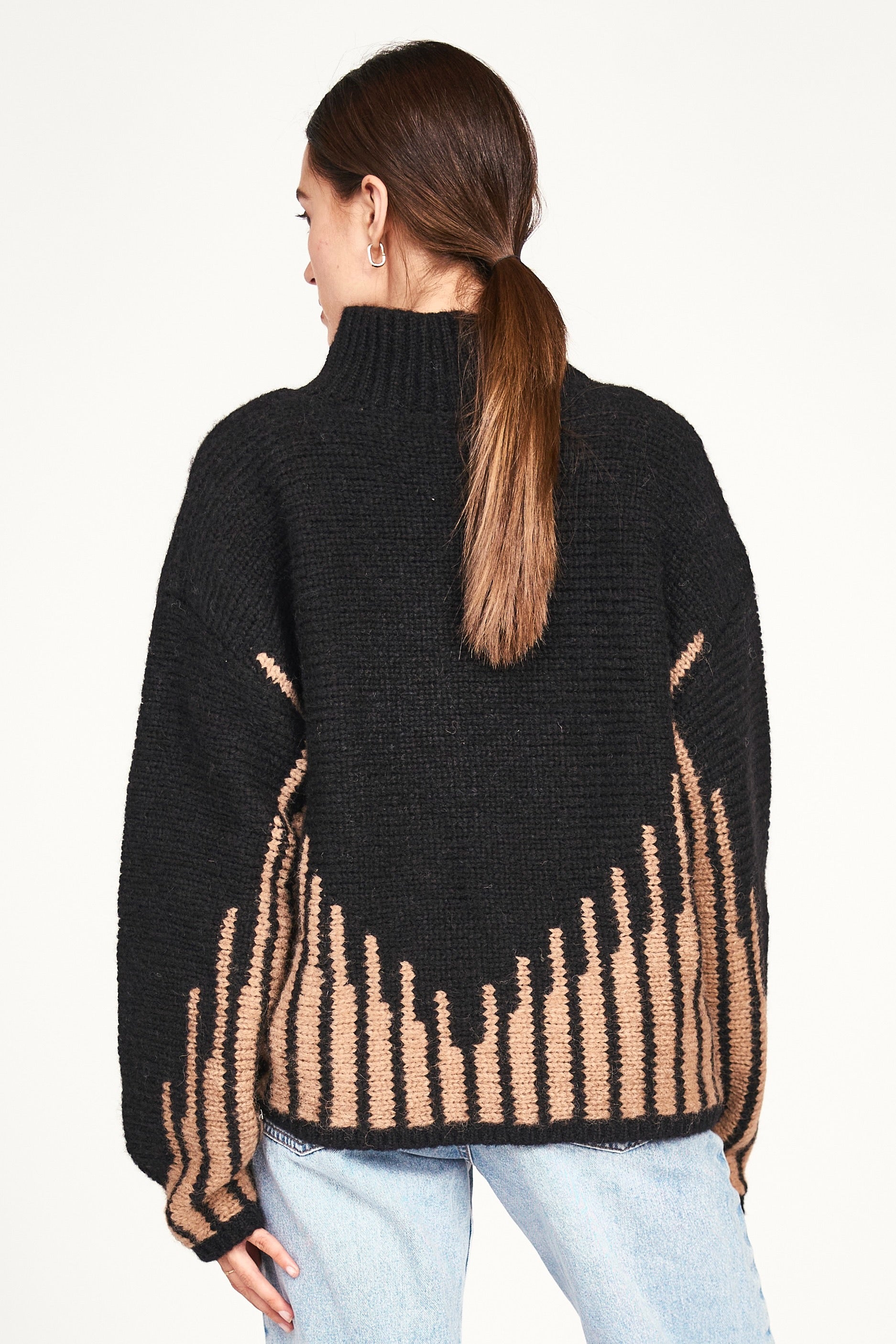 Sweater in Black Ridge