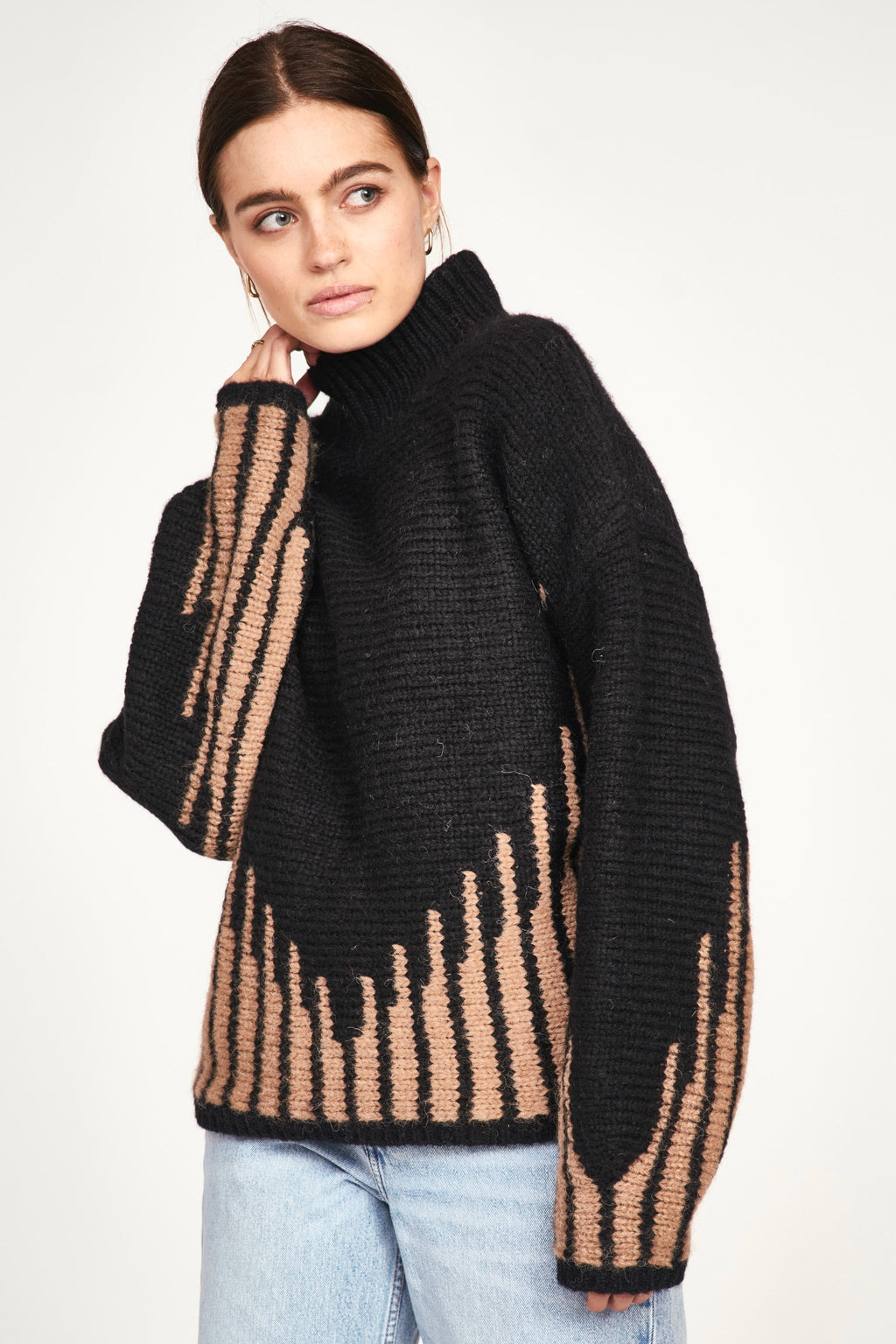 Sweater in Black Ridge