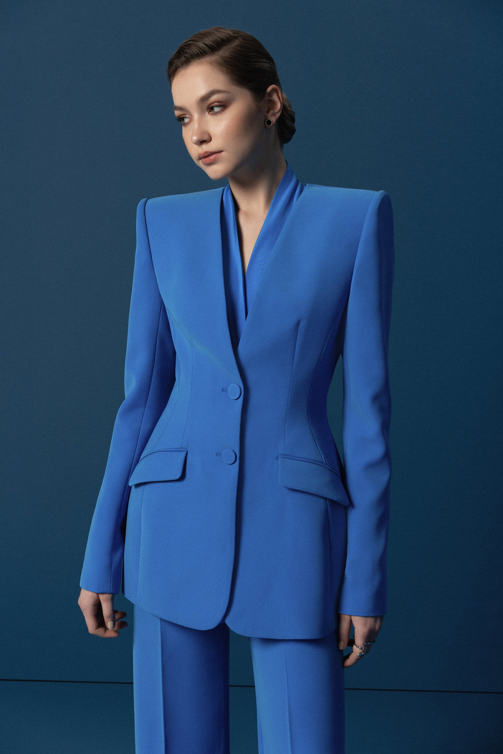 V-neck right angled shoulder suit jacket