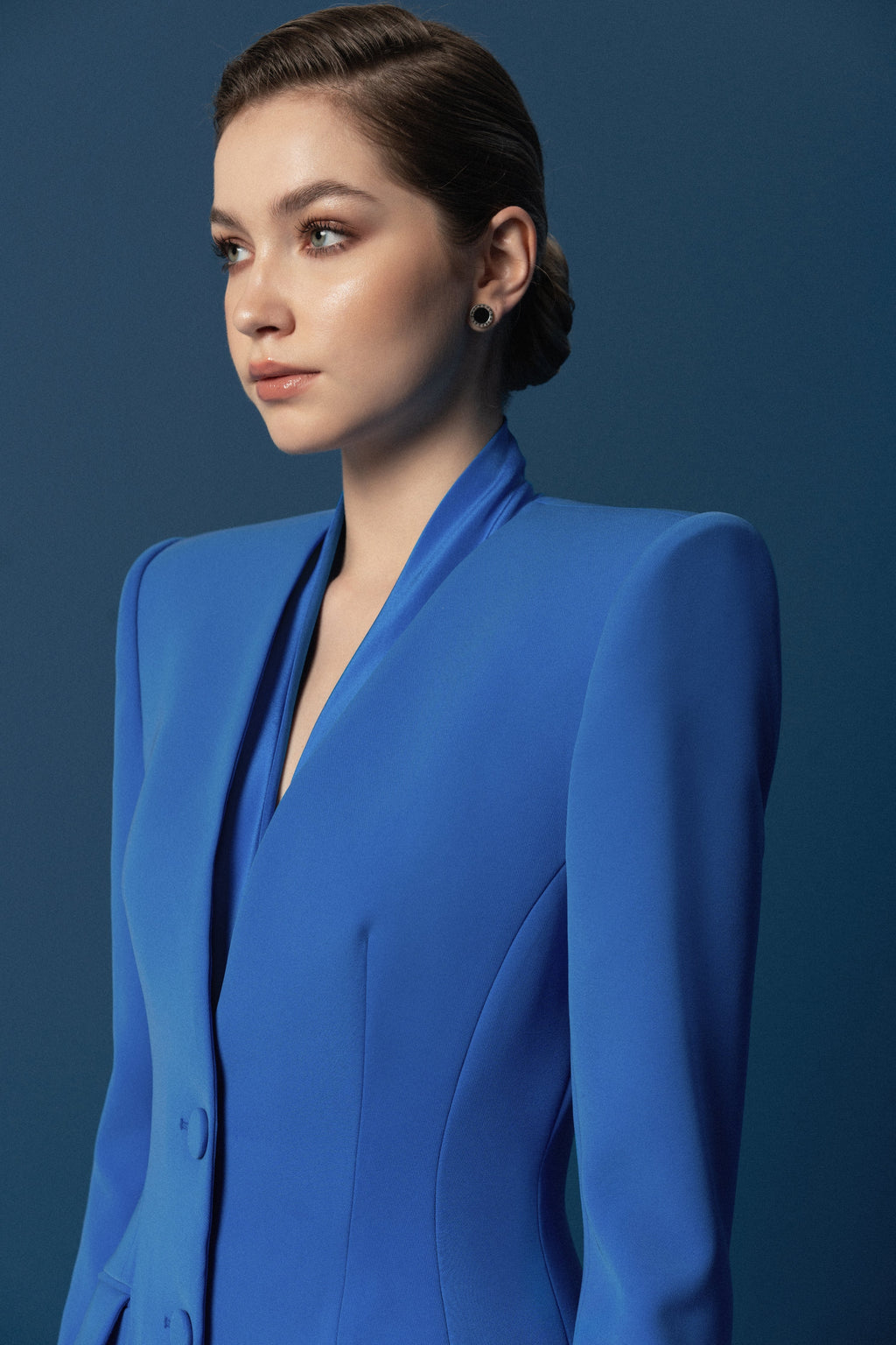 V-neck right angled shoulder suit jacket