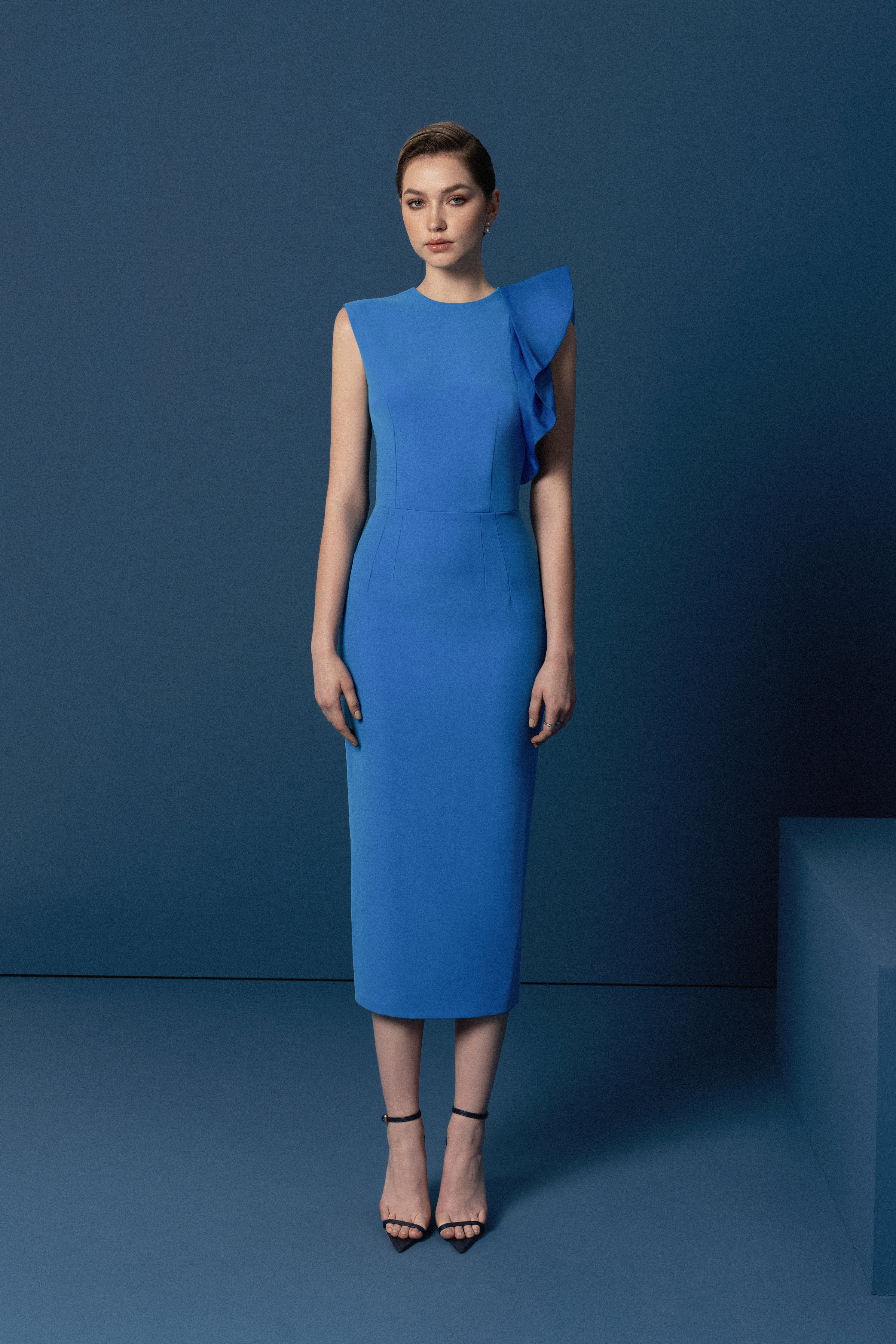 Single side ruffle edge dress