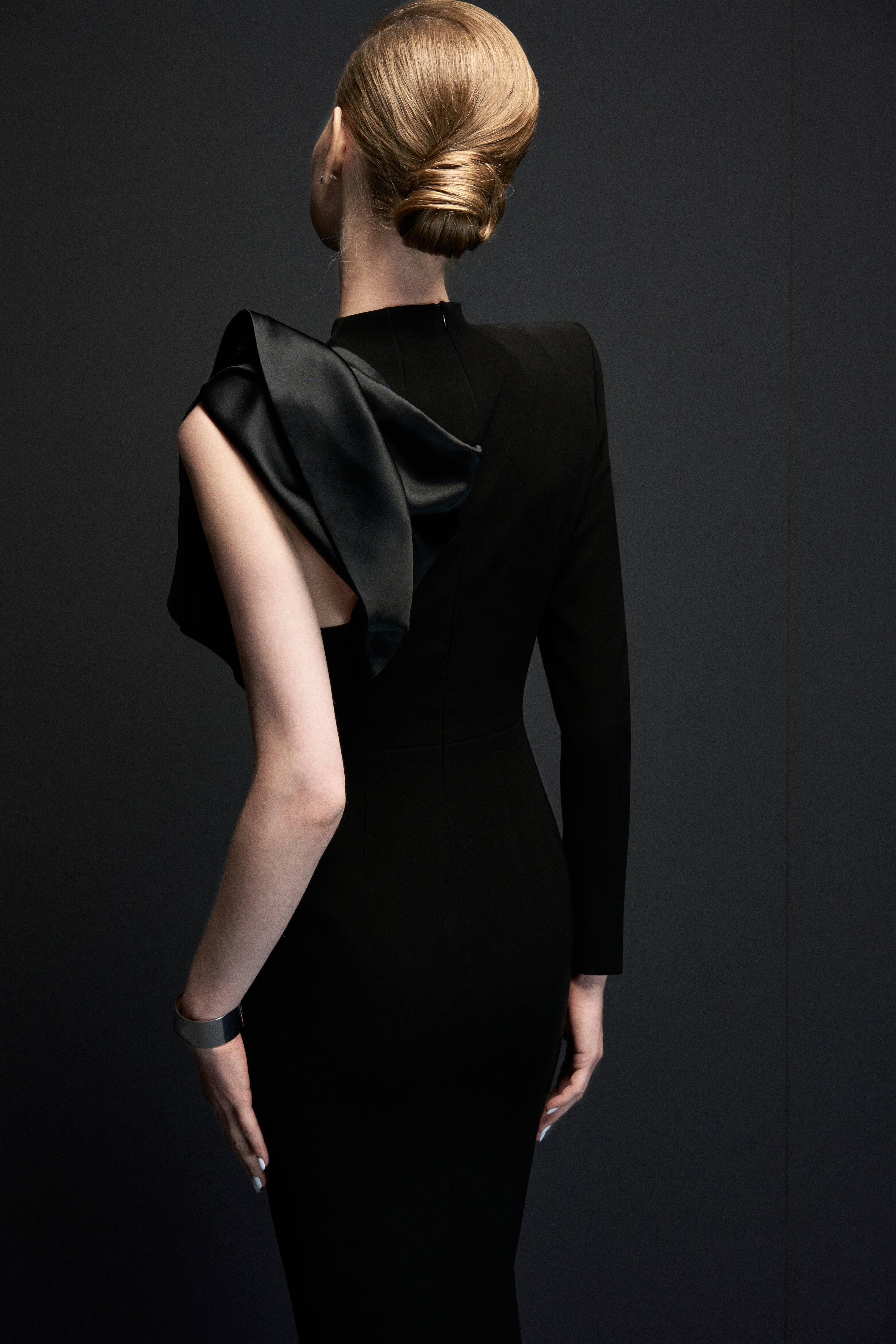 Drooping folds dress