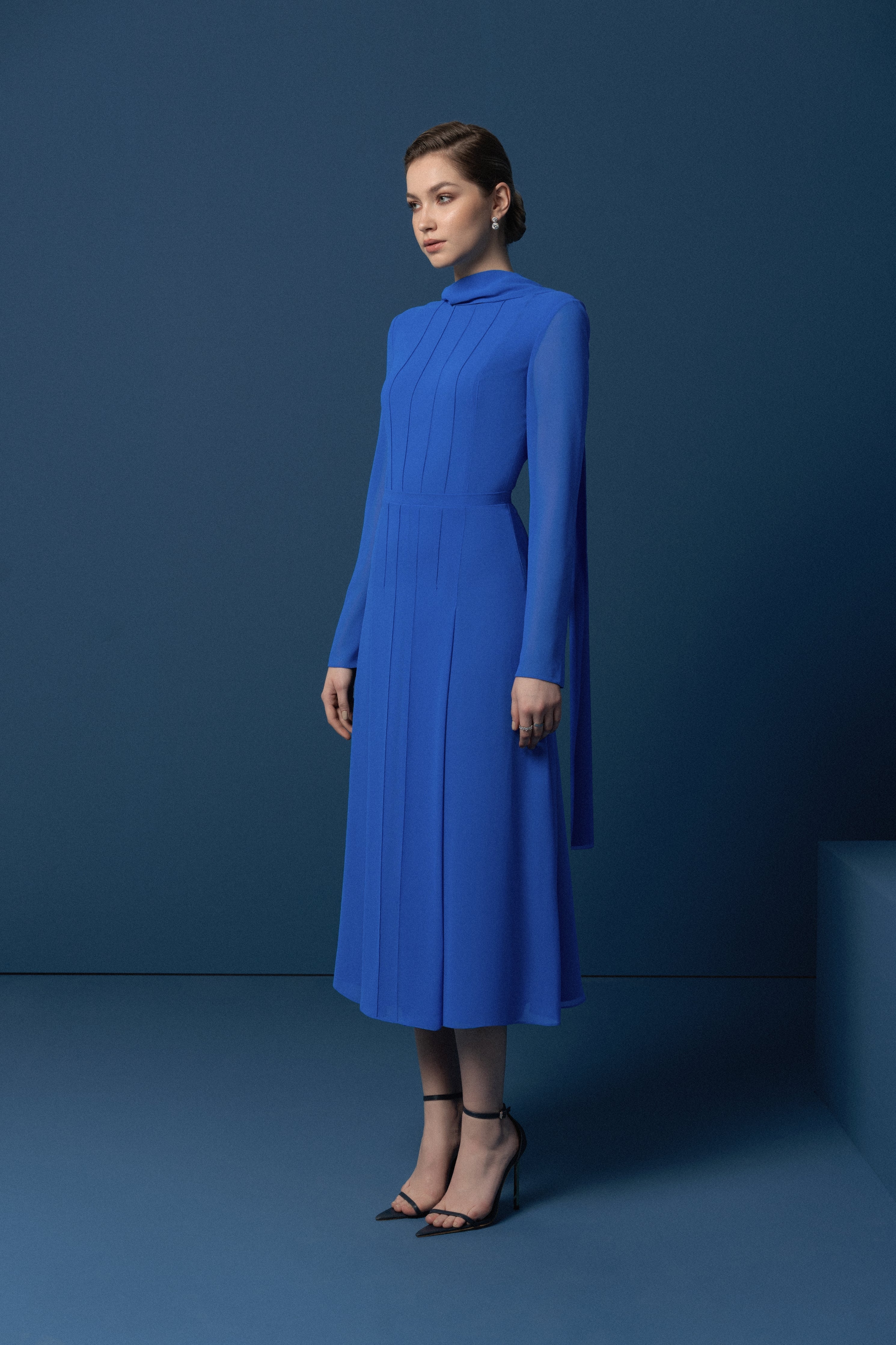 Round neck scarf dress