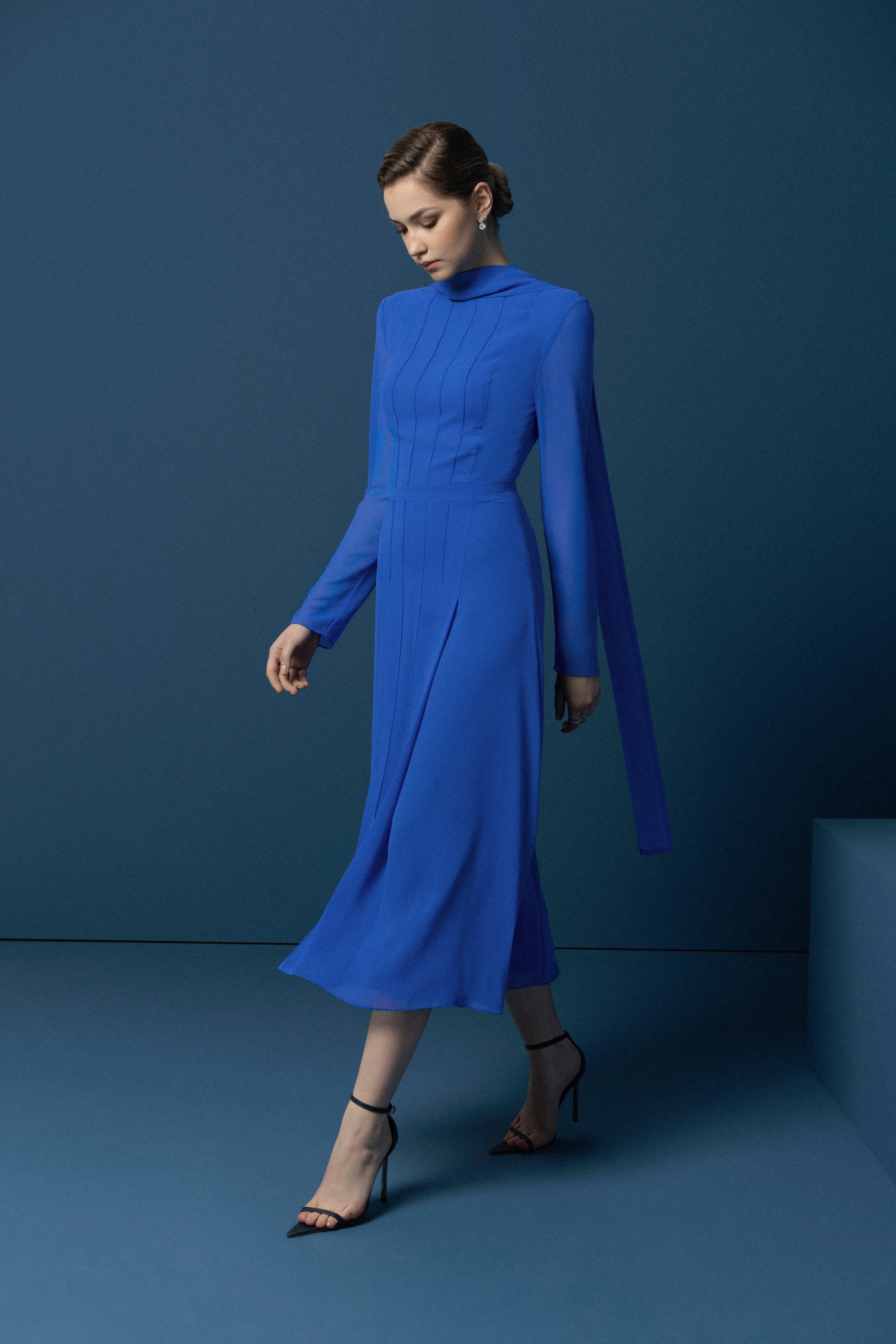 Round neck scarf dress
