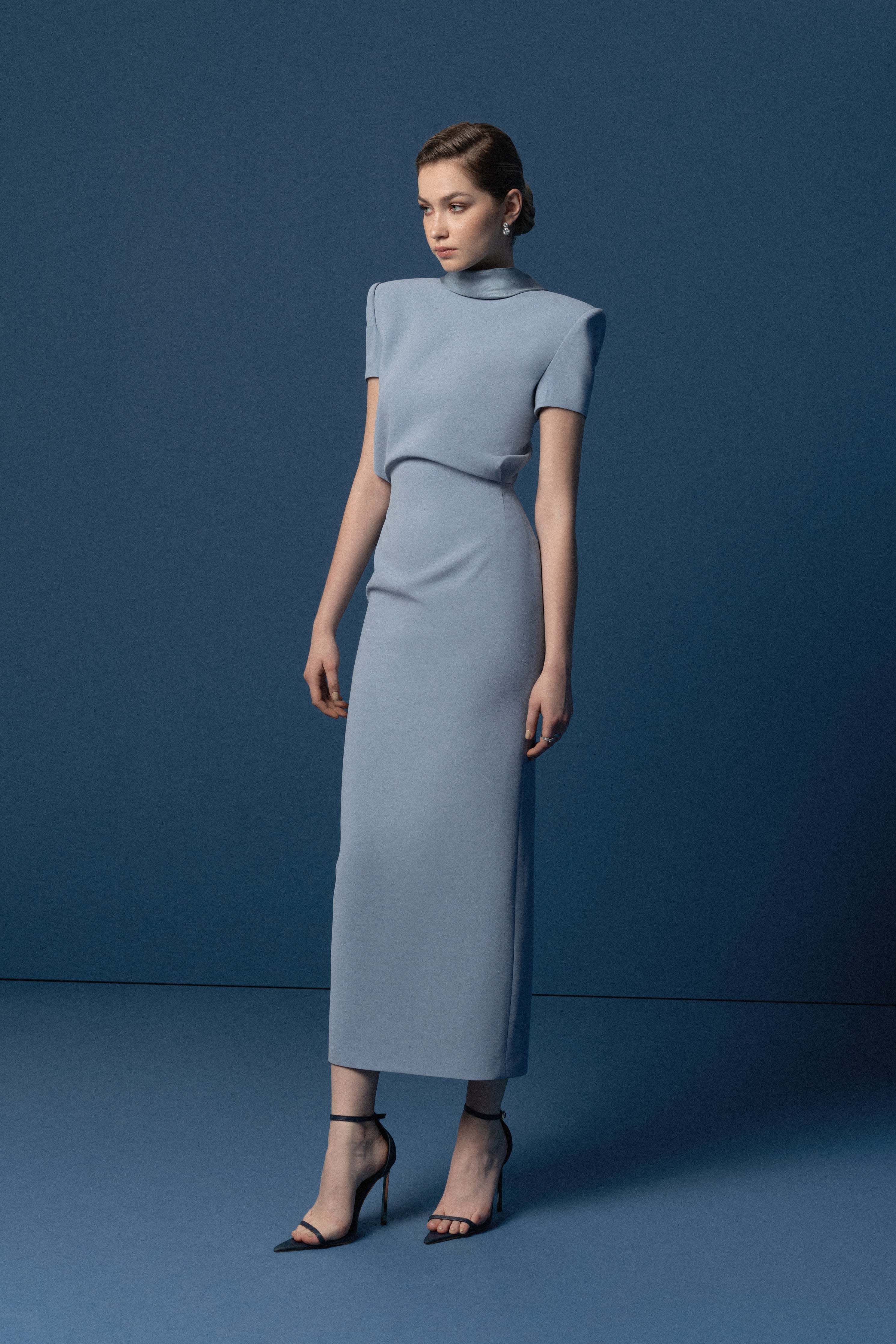 Round neck right angled shoulder dress