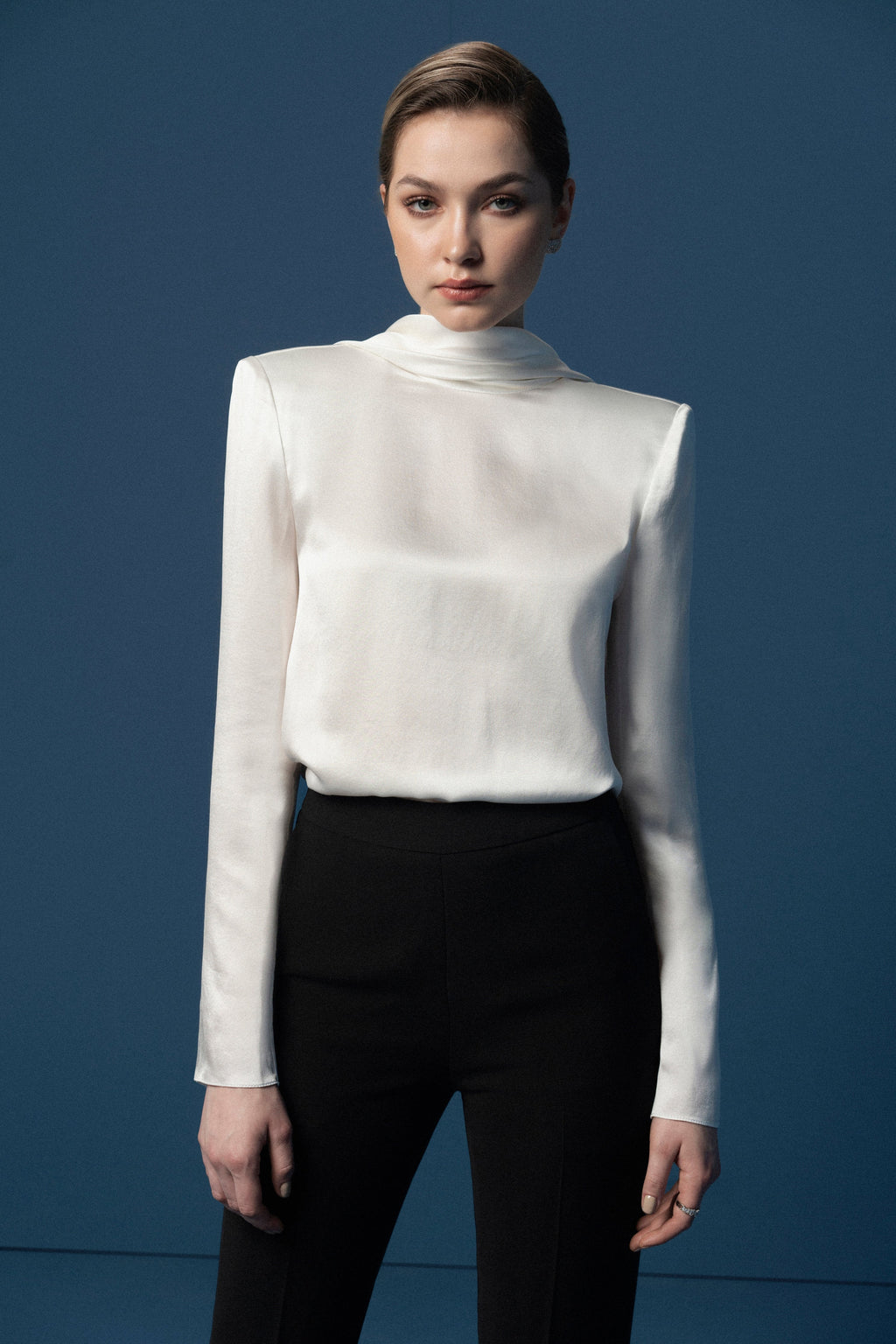 Silk scarf collar shirt