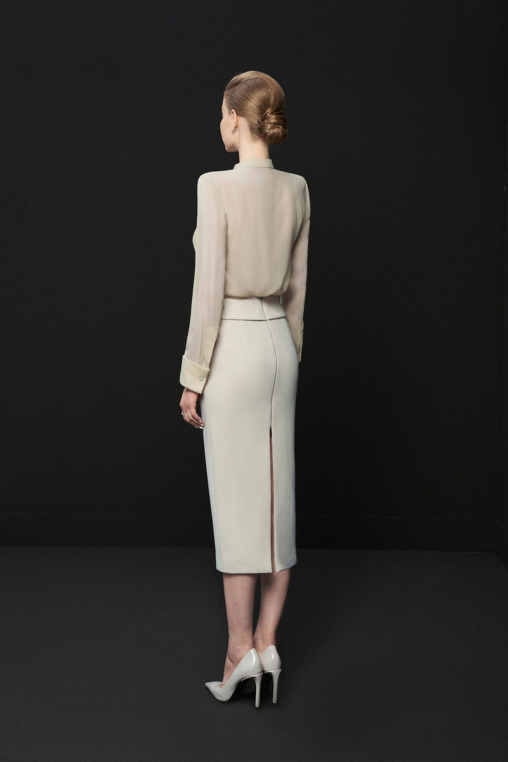 Winged collar shirt