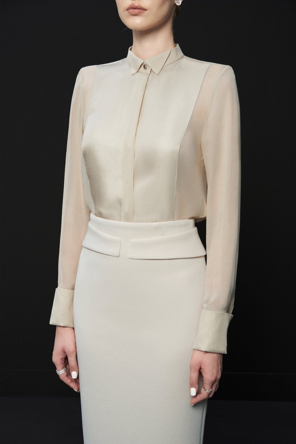 Winged collar shirt