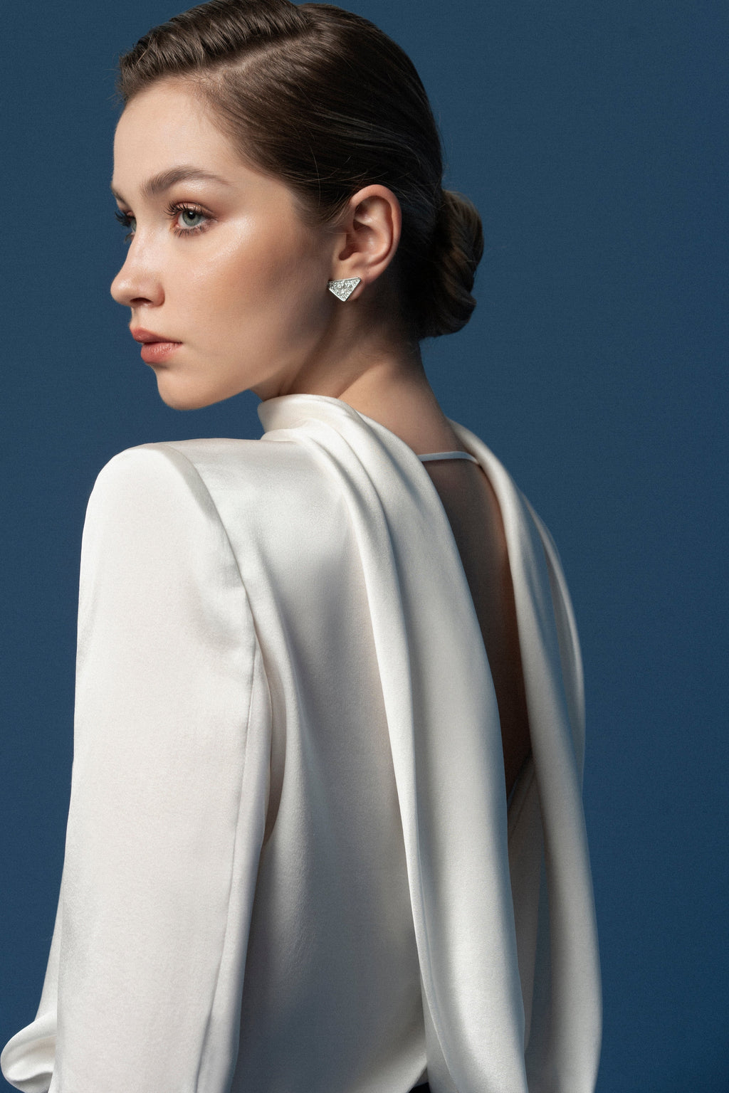 Silk scarf collar shirt