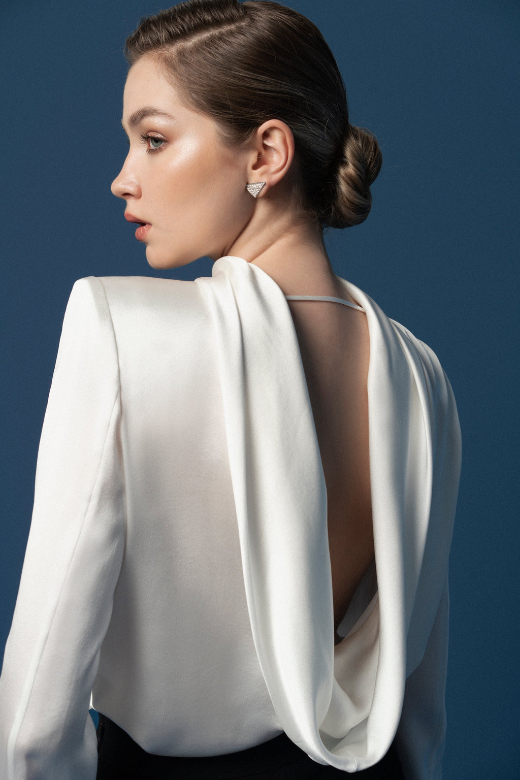 Silk scarf collar shirt