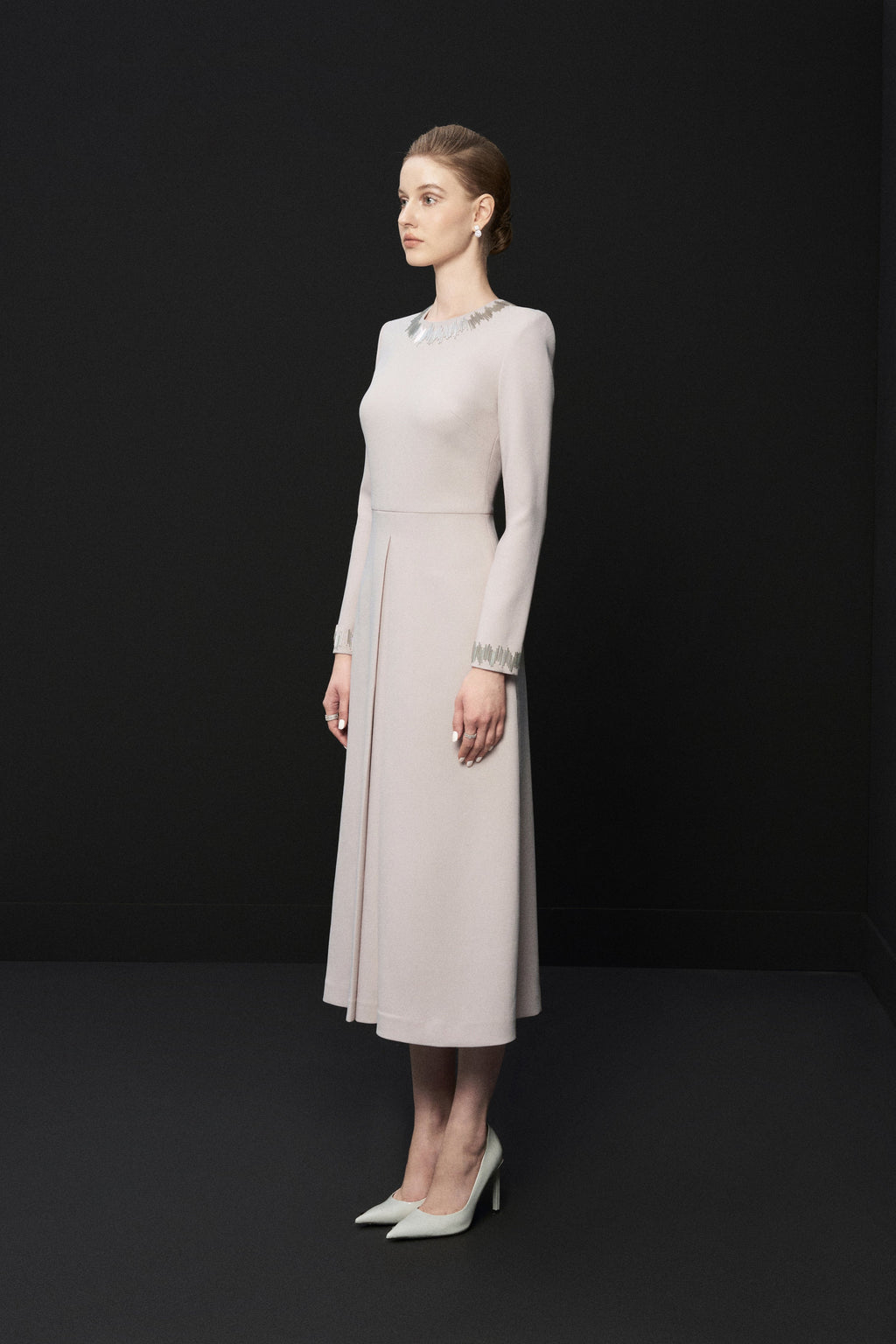 Round neck metal decorative dress