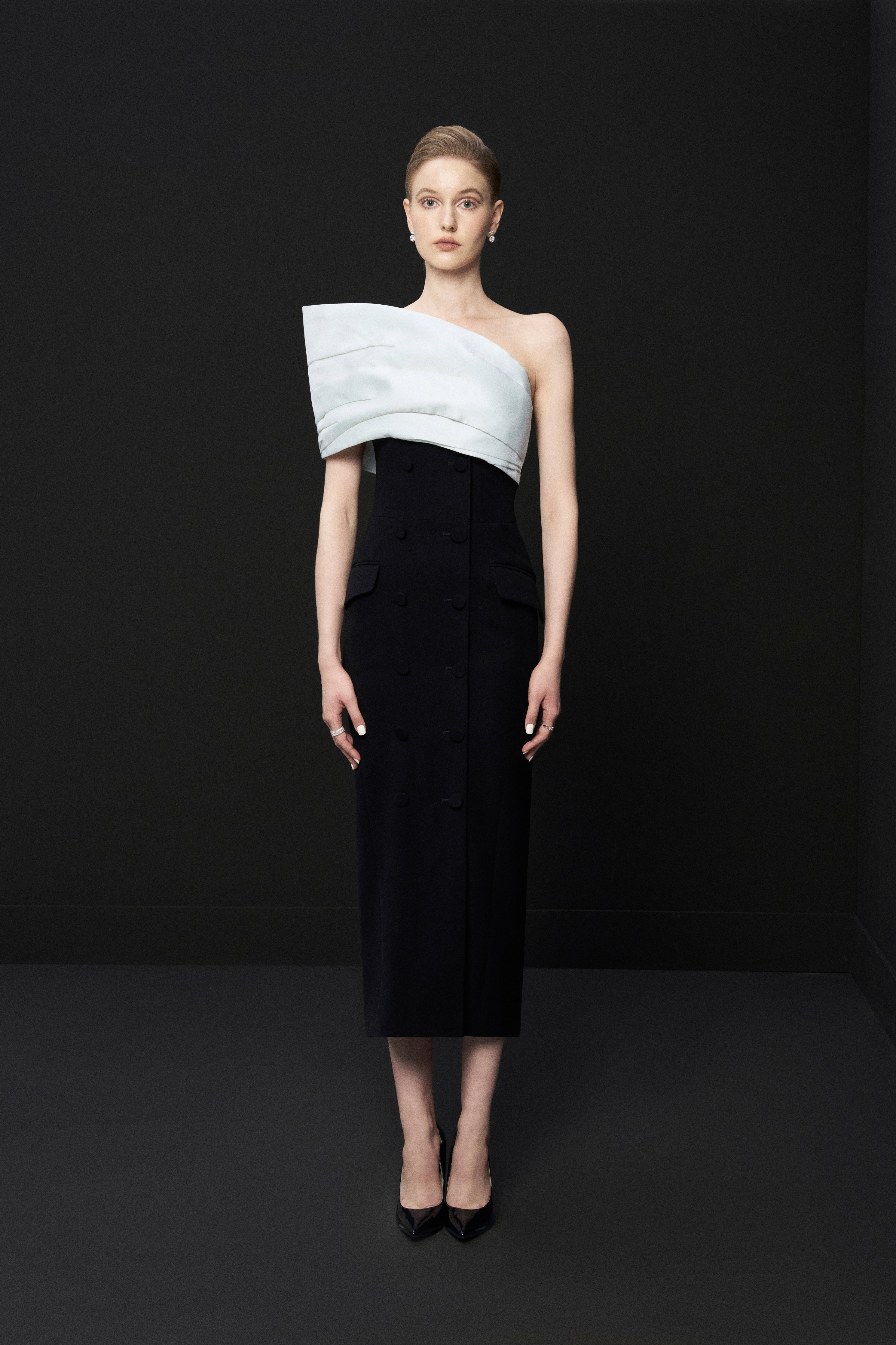 Modern Contrast Asymmetric-Shoulder Elegance Dress