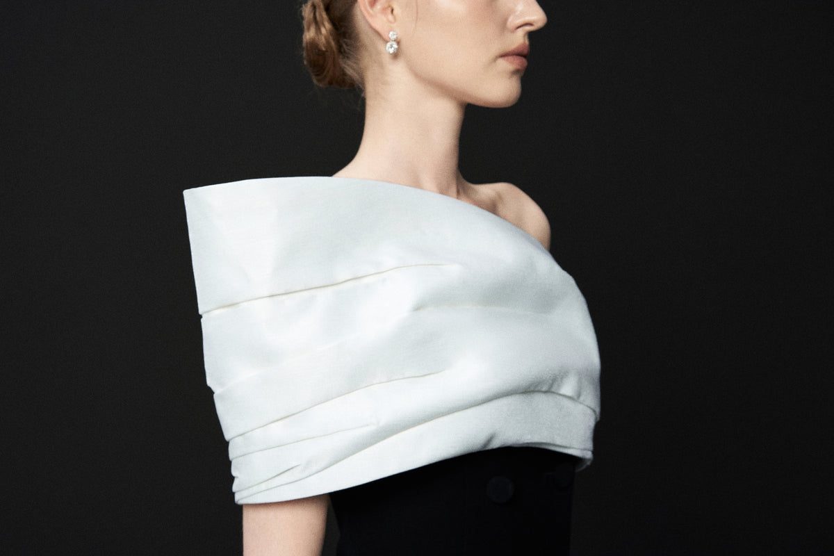 Modern Contrast Asymmetric-Shoulder Elegance Dress