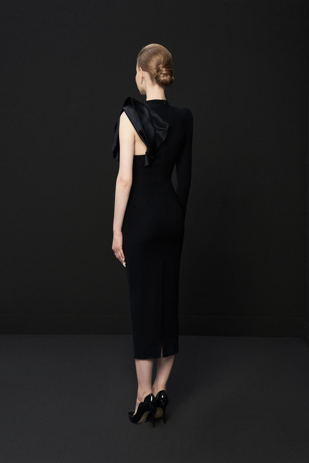 Drooping folds dress