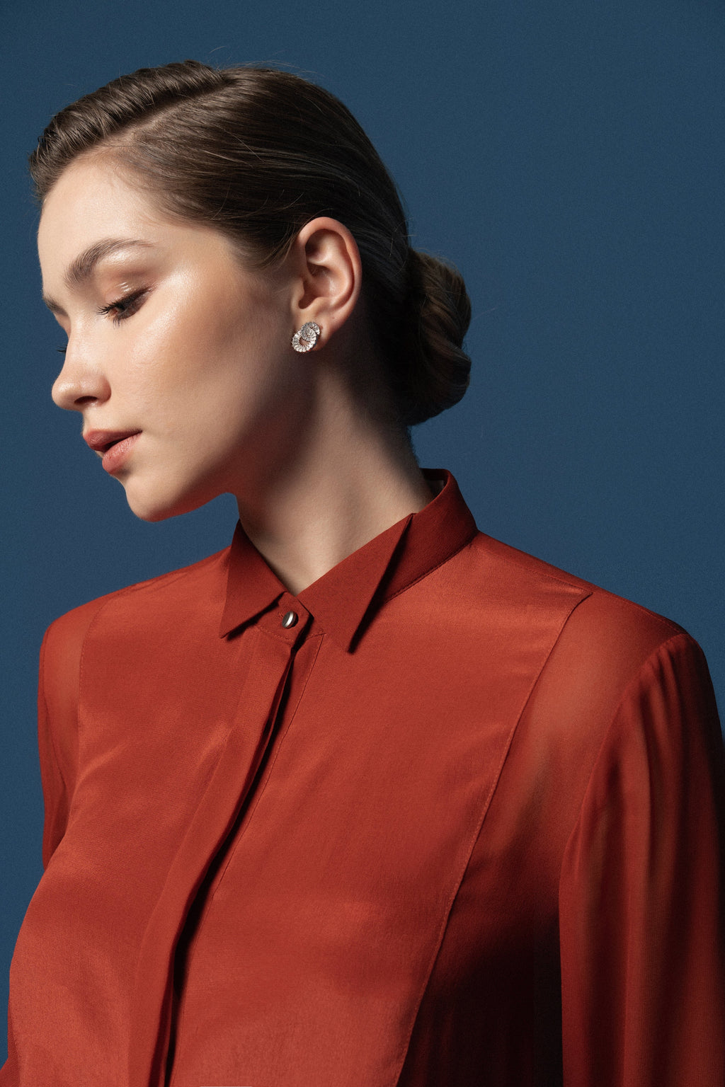 Twill silk Wingtip neck shirt