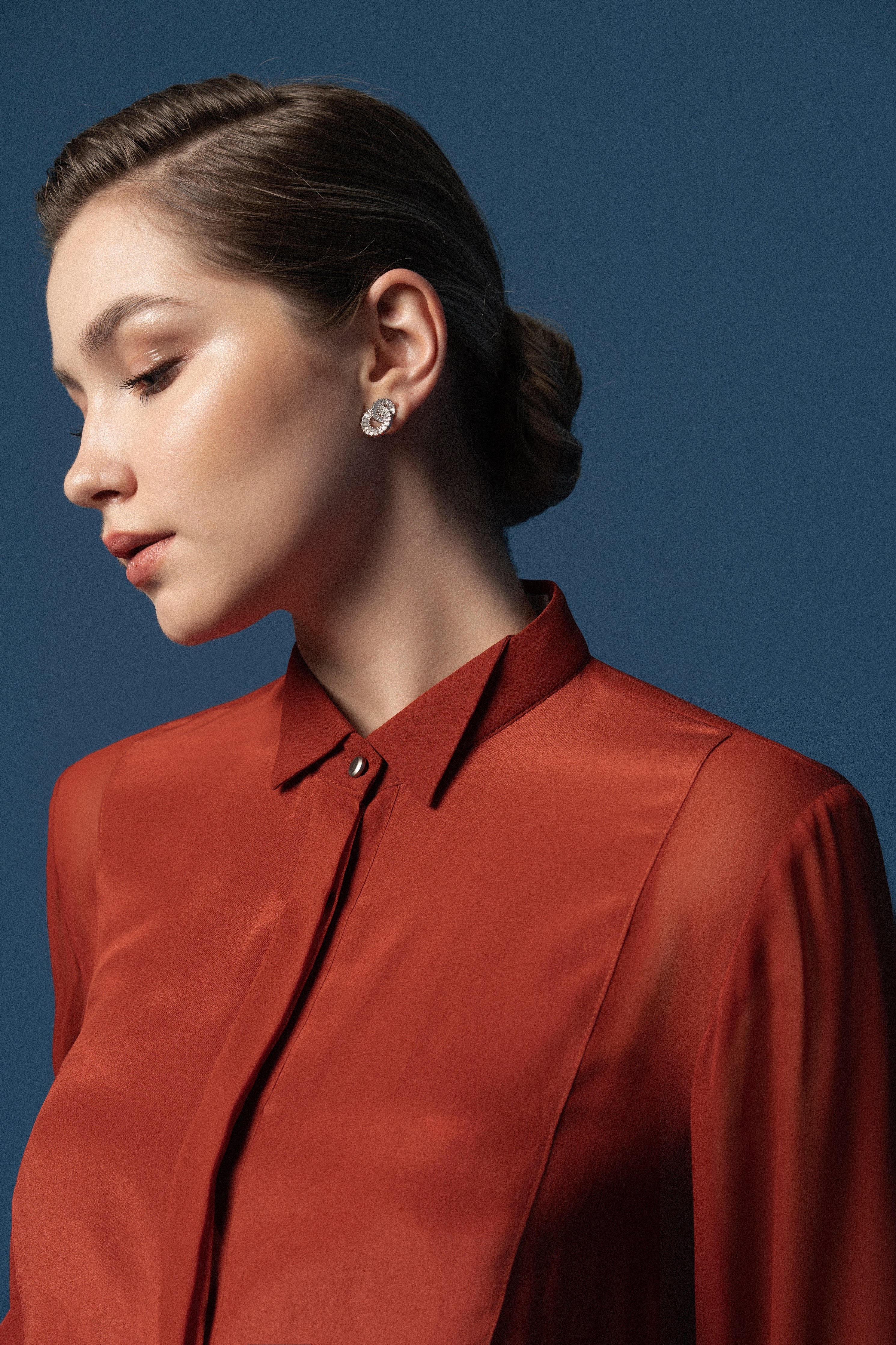 Twill silk Wingtip neck shirt