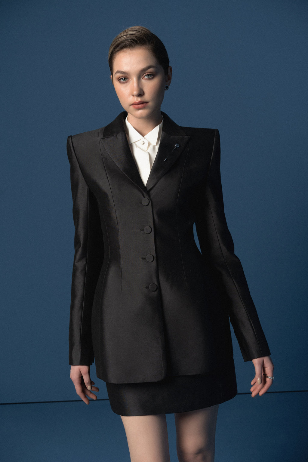 Twill silk Wingtip neck shirt