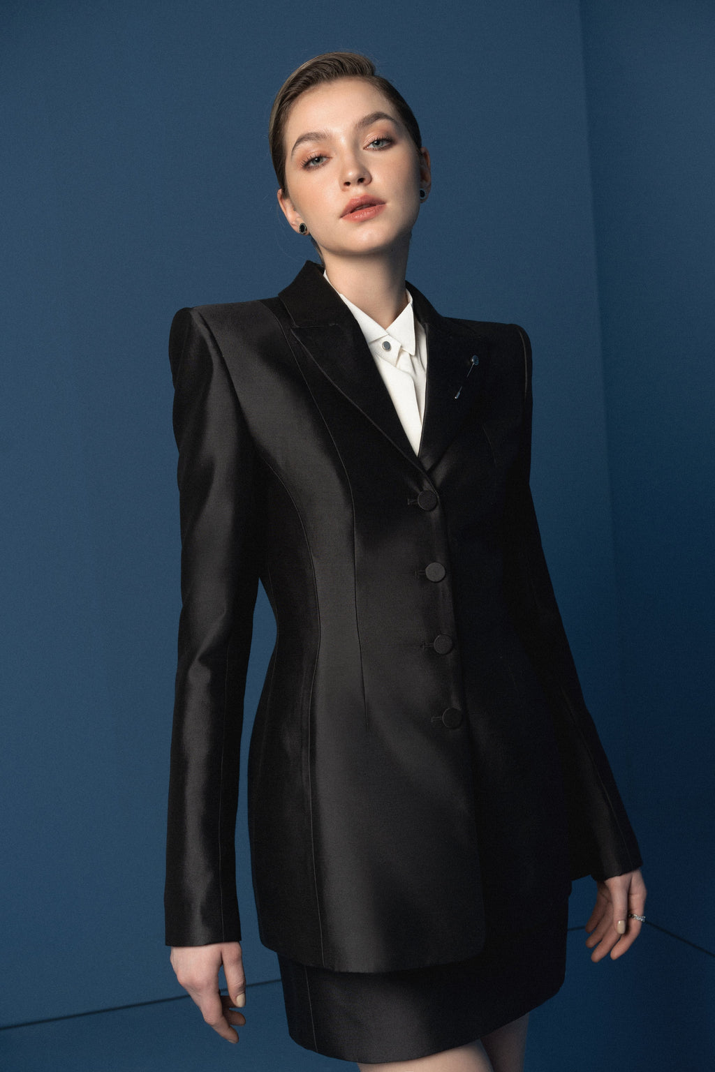 Twill silk Wingtip neck shirt