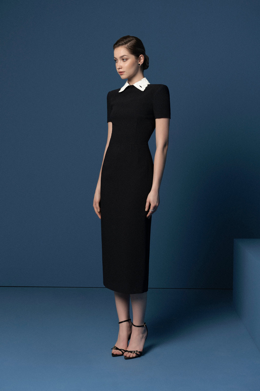 Embroidered collar with holes dress