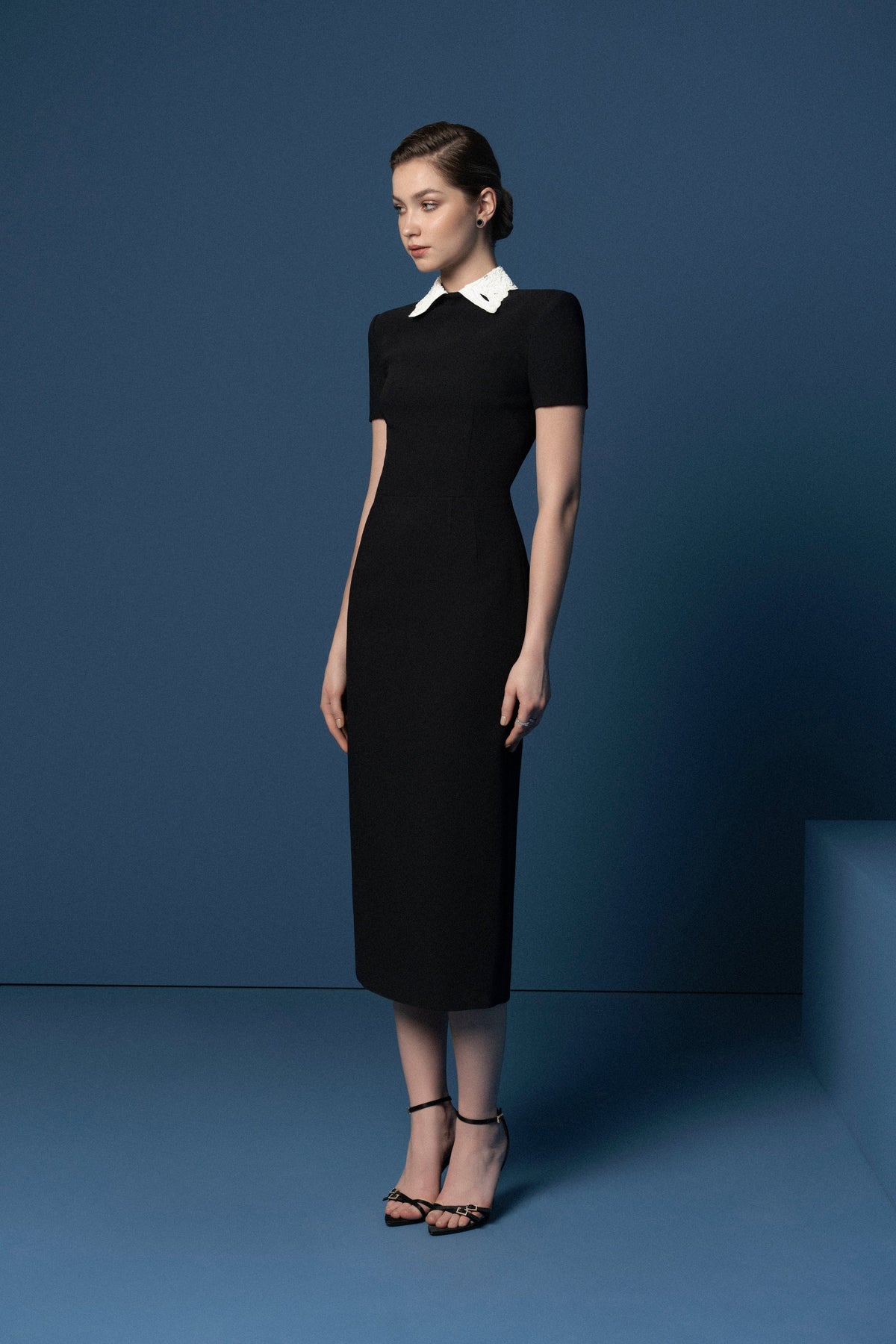 Embroidered collar with holes dress