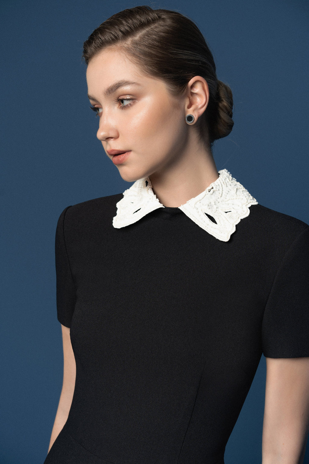 Embroidered collar with holes dress