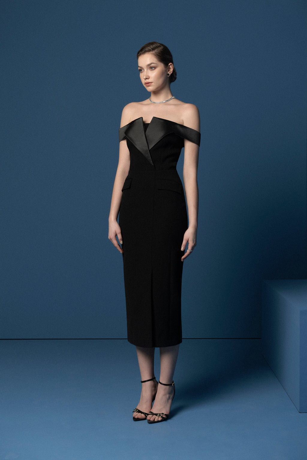 Low shoulder pencil dress