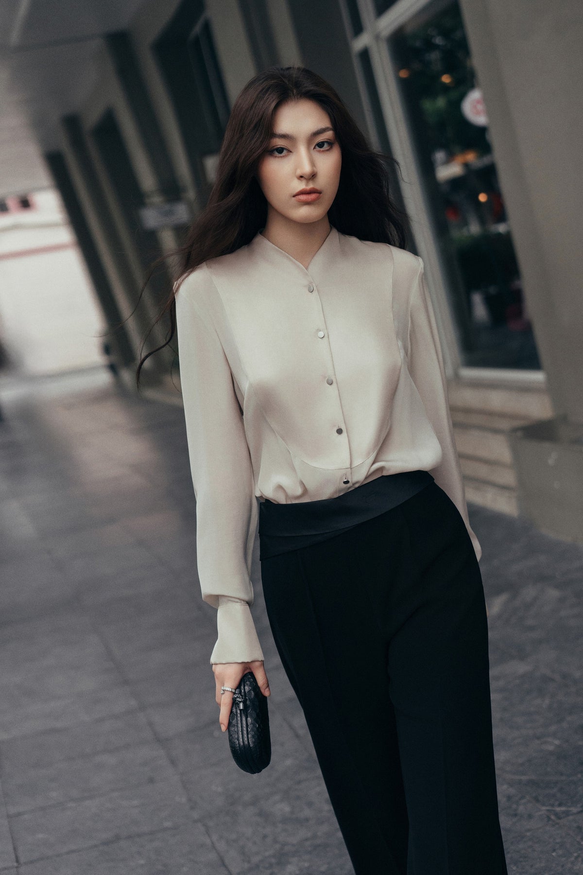 Hanging waistband taffeta pants