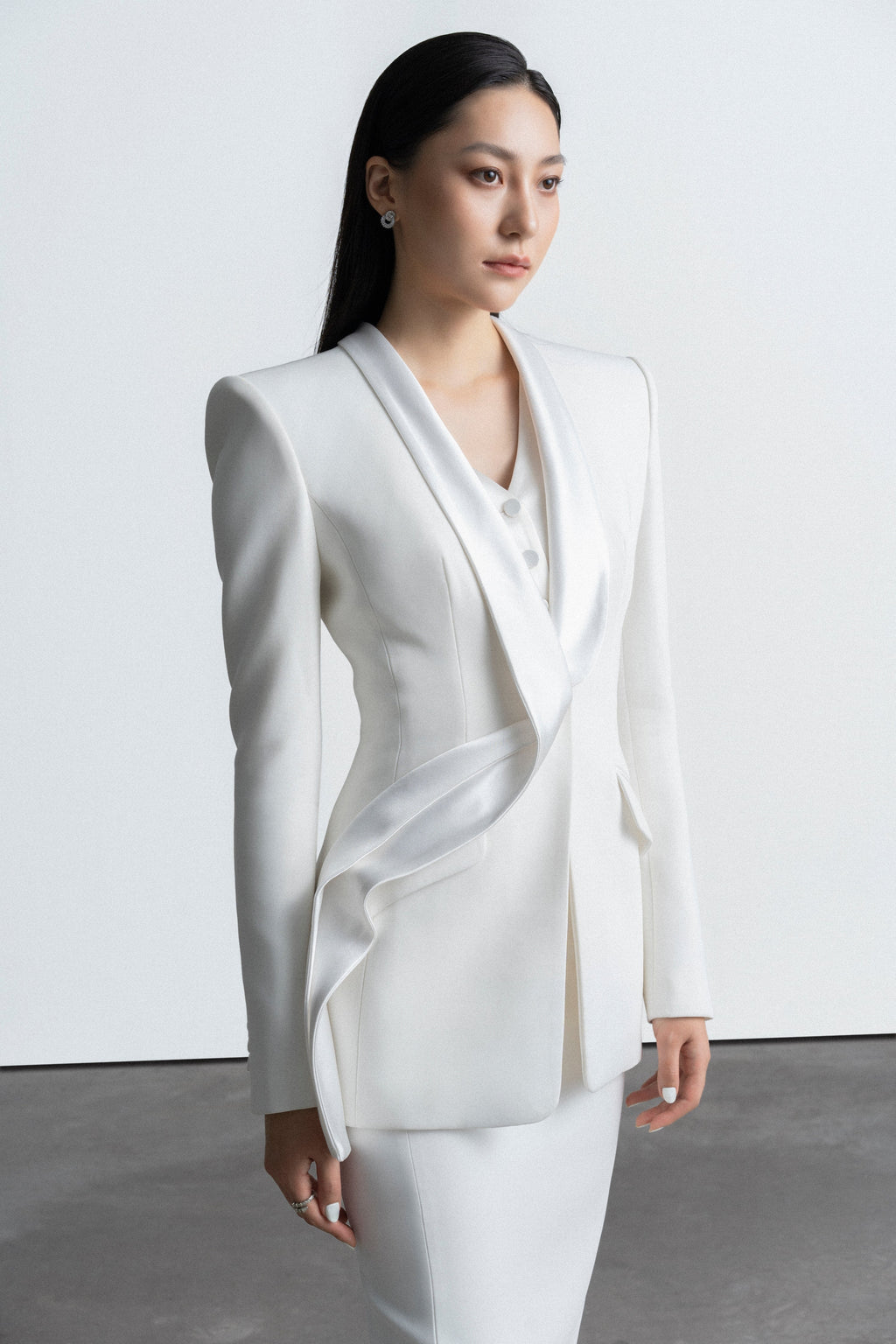 Slim Crisscross Suit